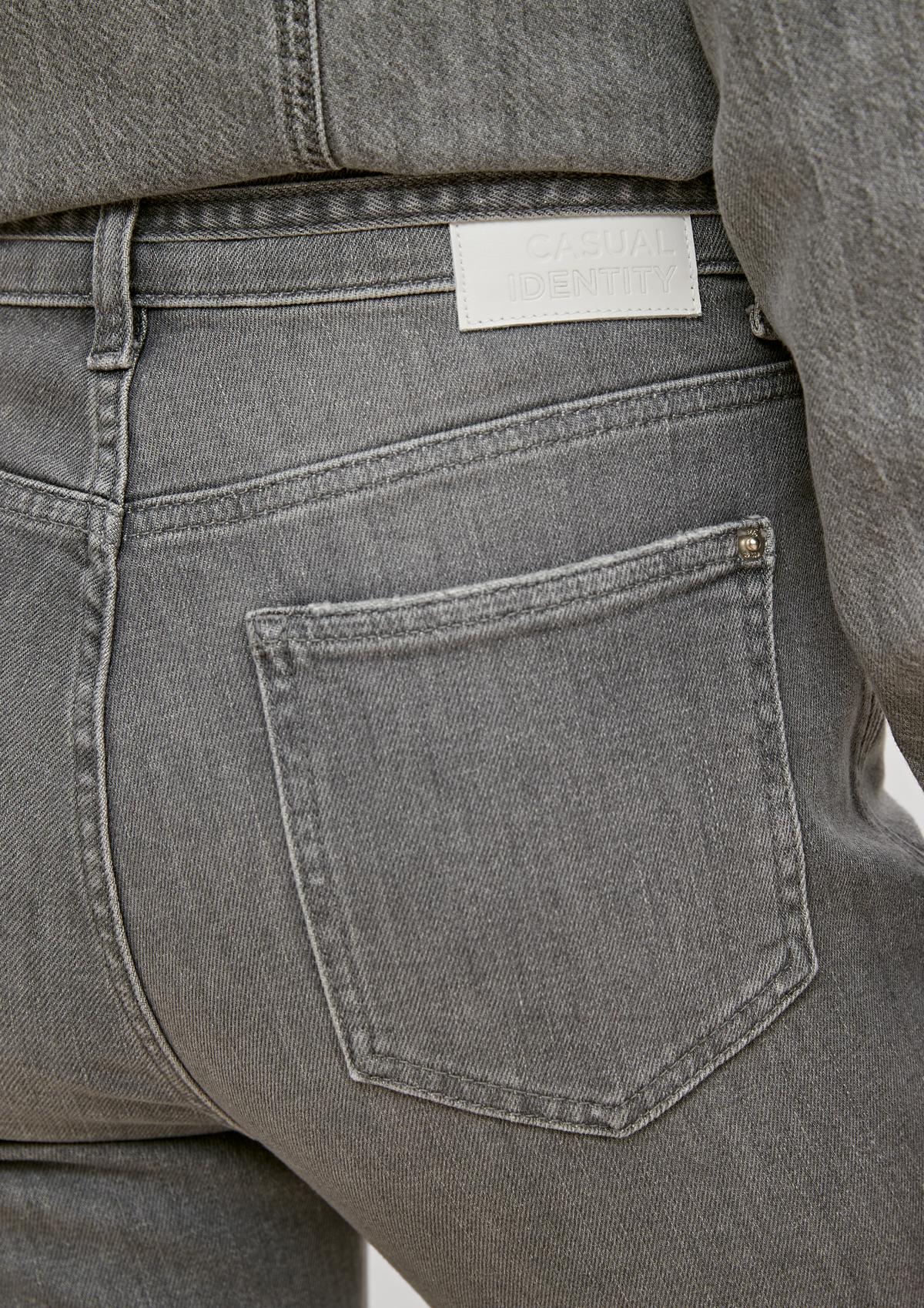 comma Slim: Jeans mit ausgefranstem Saum