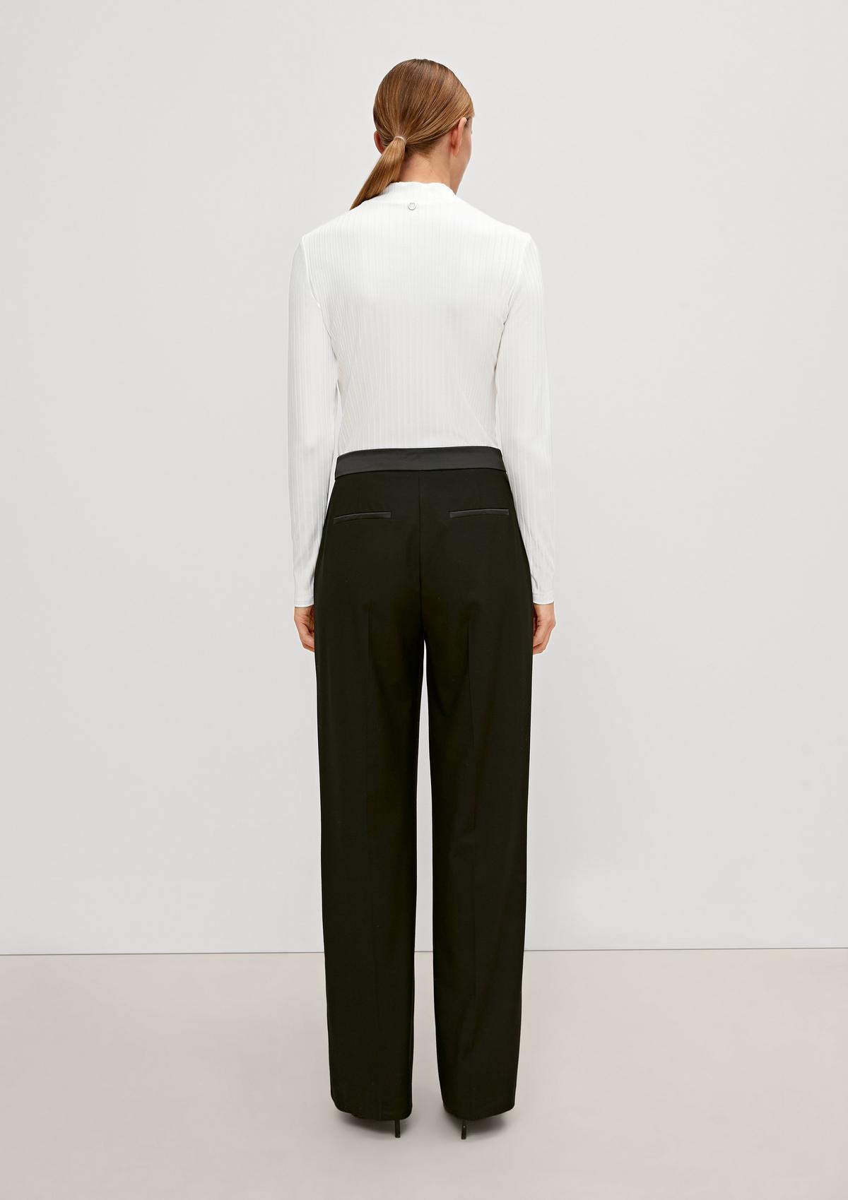 comma Ribbed top with a stand-up collar