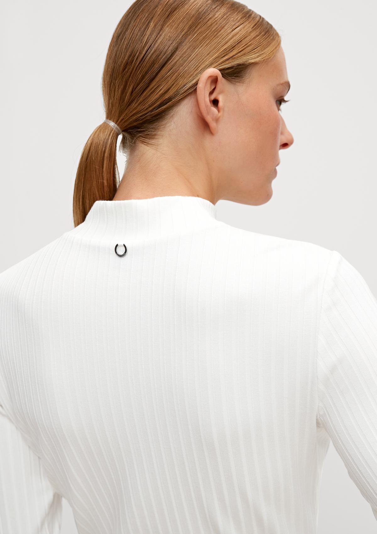 comma Ribbed top with a stand-up collar