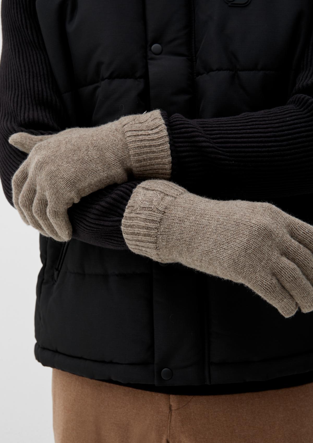 s.Oliver Knitted gloves with a touchscreen function