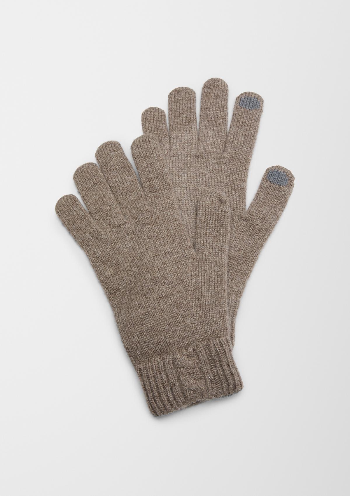 Knitted gloves with a touchscreen function