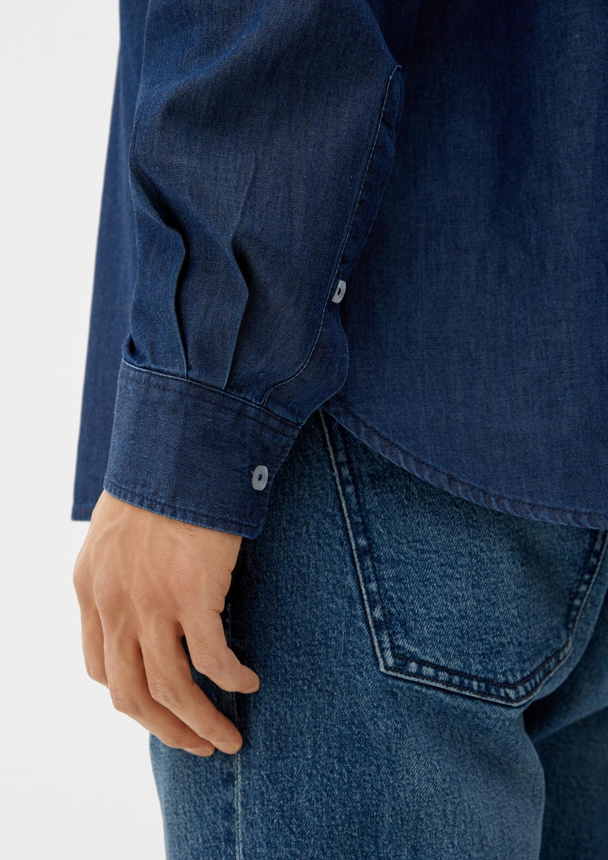 s.Oliver Regular : chemise en jean dotée d’un col à pointes boutonnées