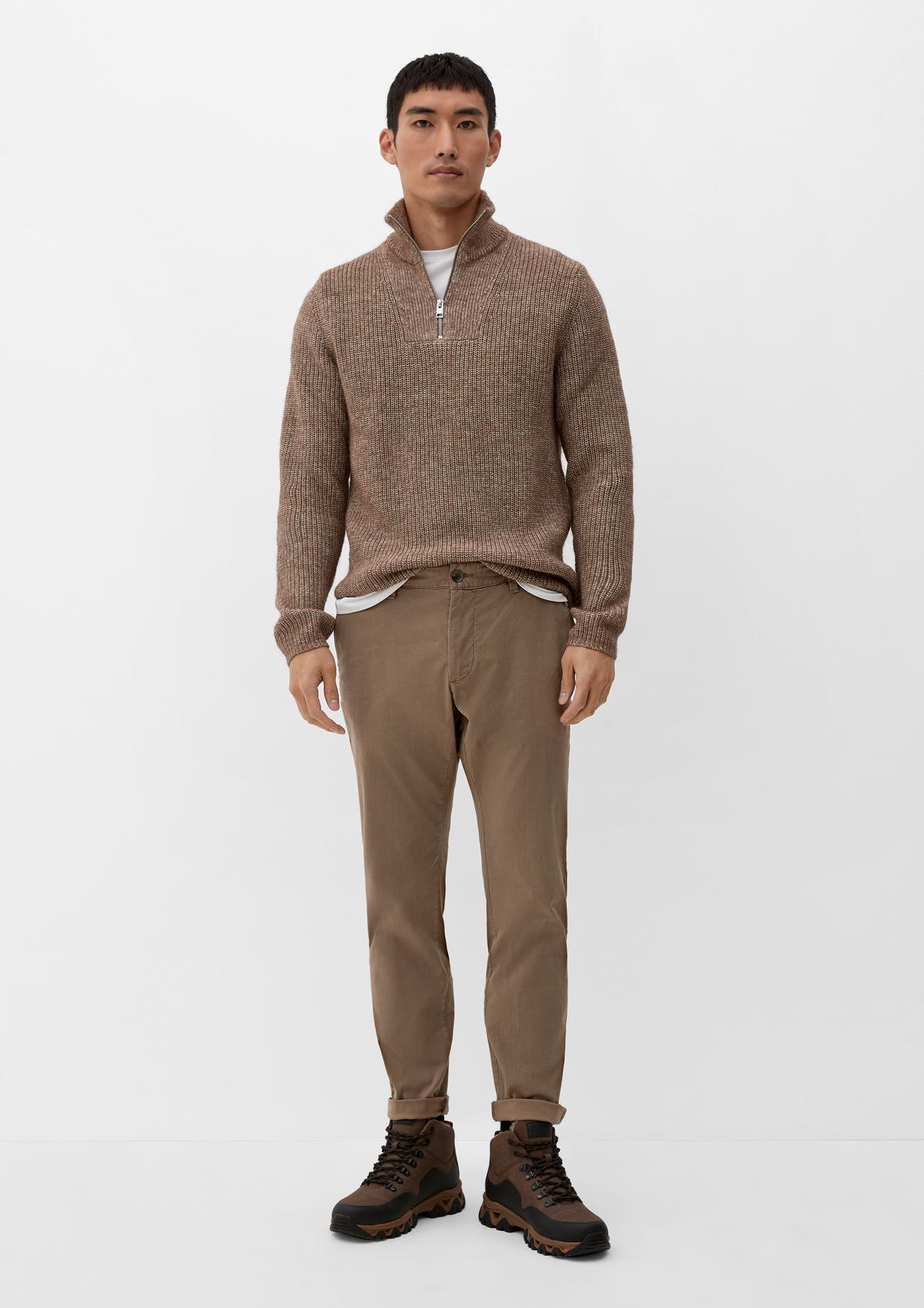 Slim fit: chinos with an all-over pattern