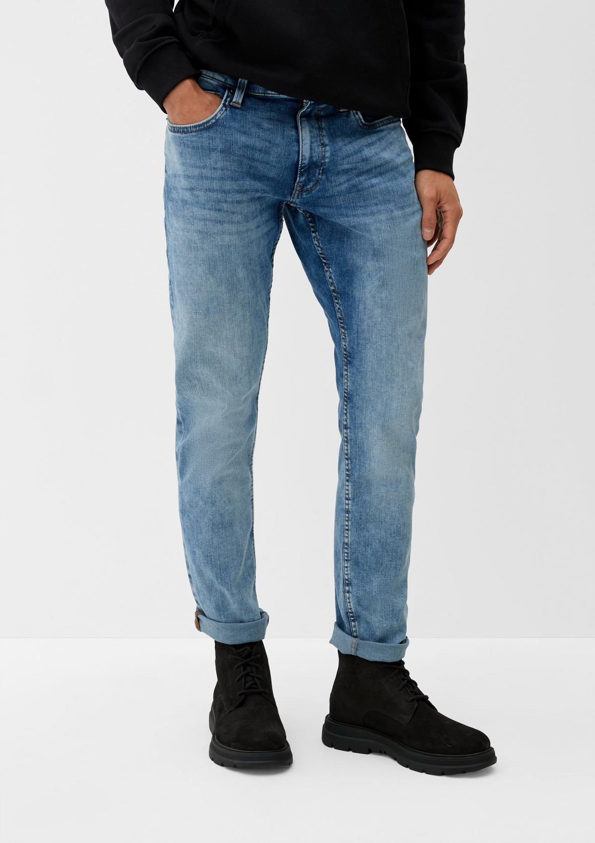 s.Oliver Slim fit: Five-pocket jeans in hyper stretch material