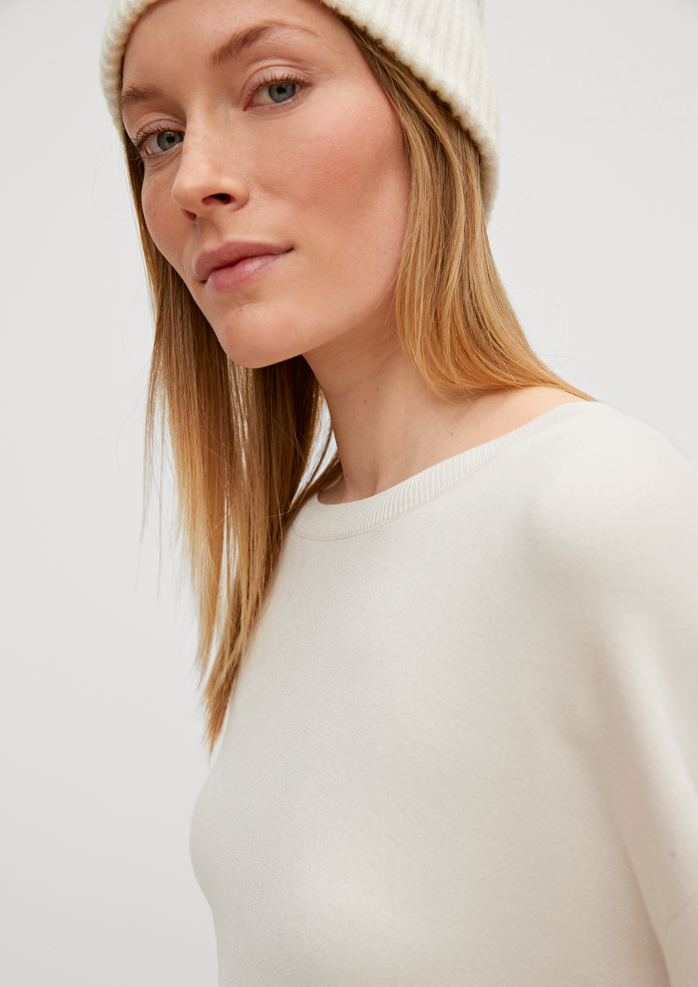 Knitted pullover in 8009