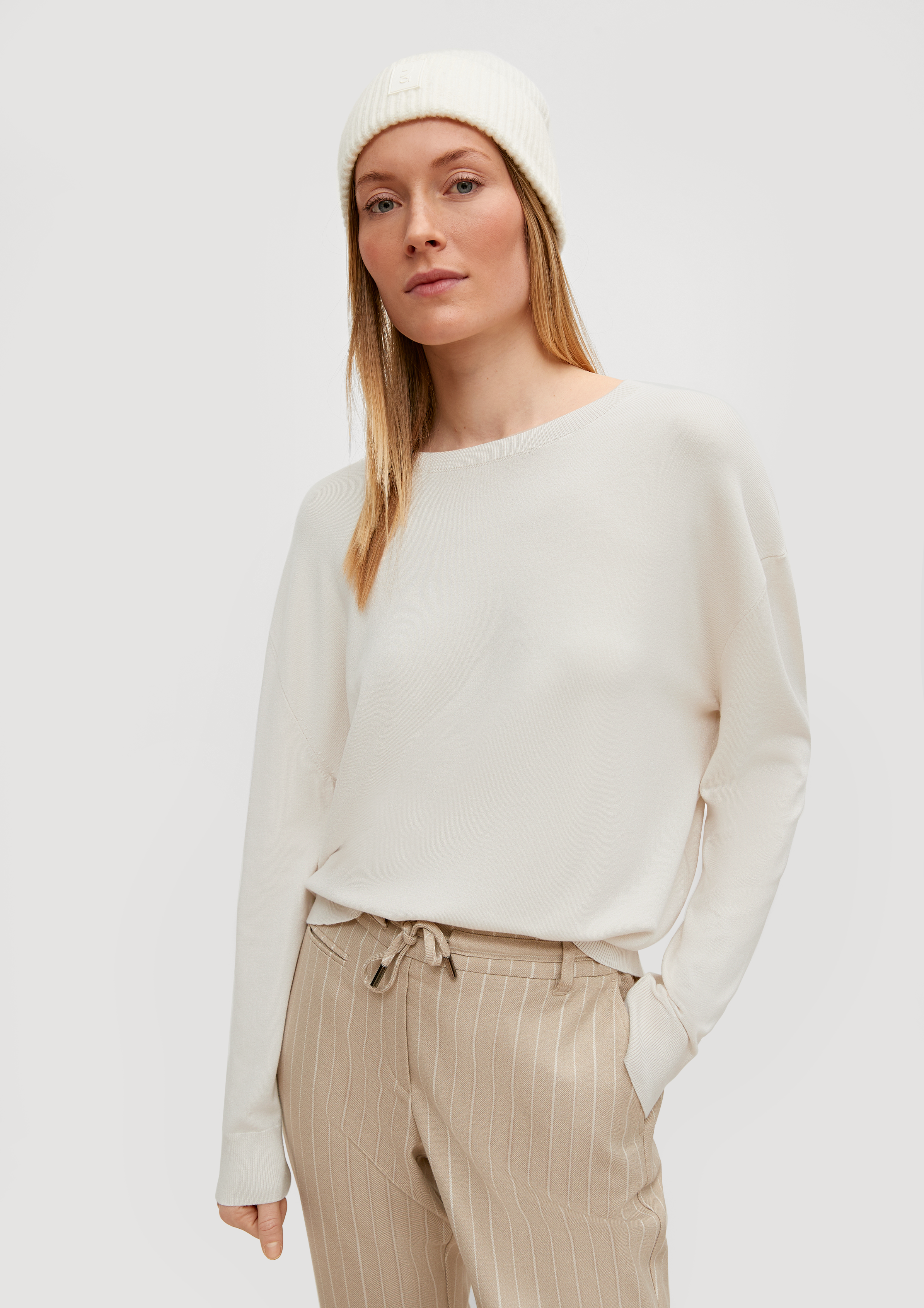 Knitted pullover in 8009