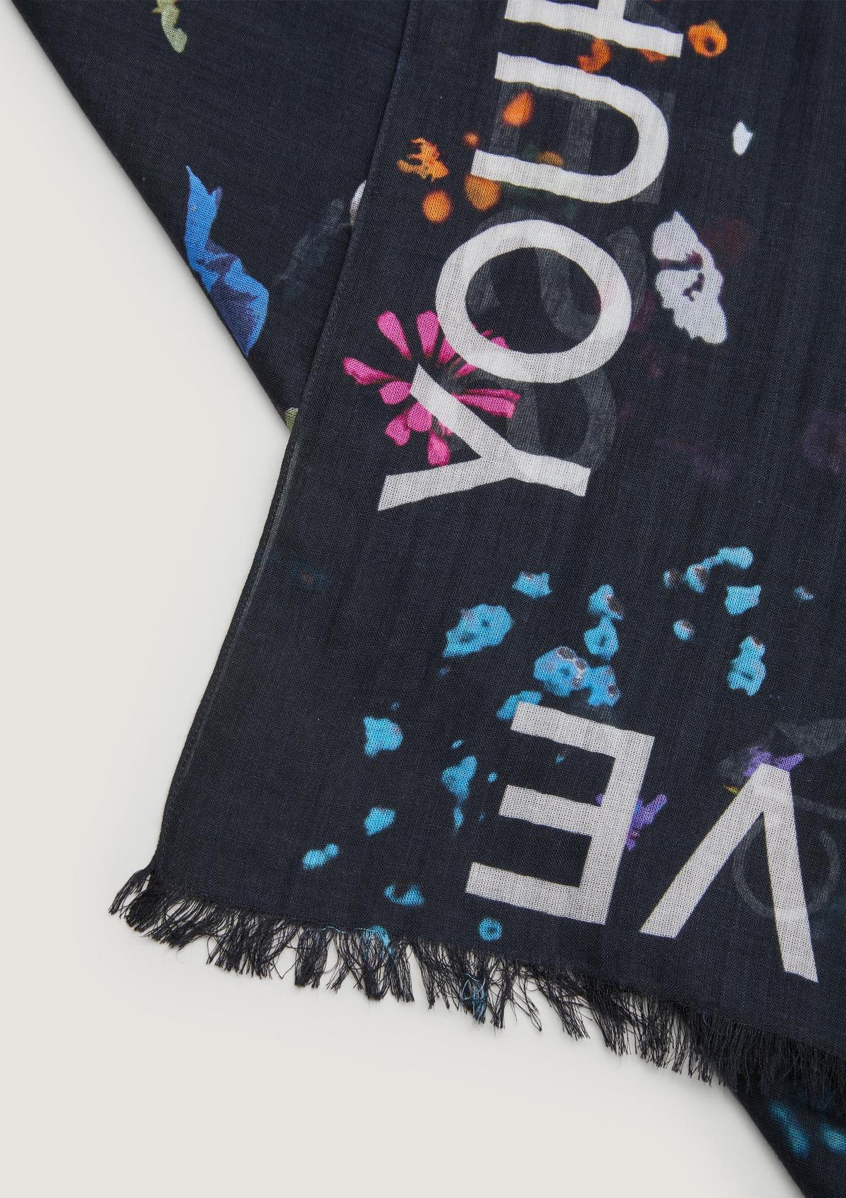 comma Scarf with an all-over pattern