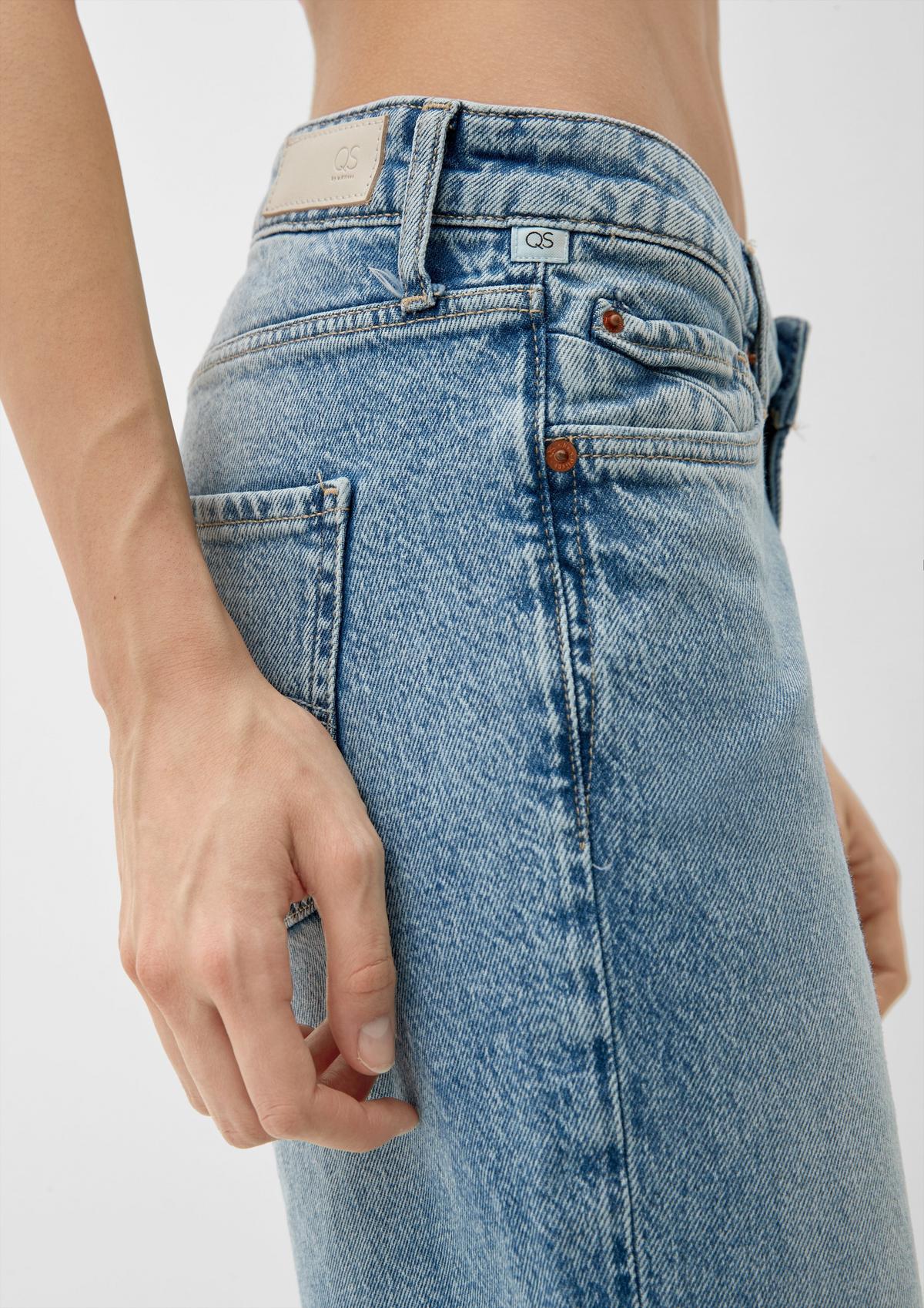 s.Oliver Slim: džíny po kotníky se sepraným efektem