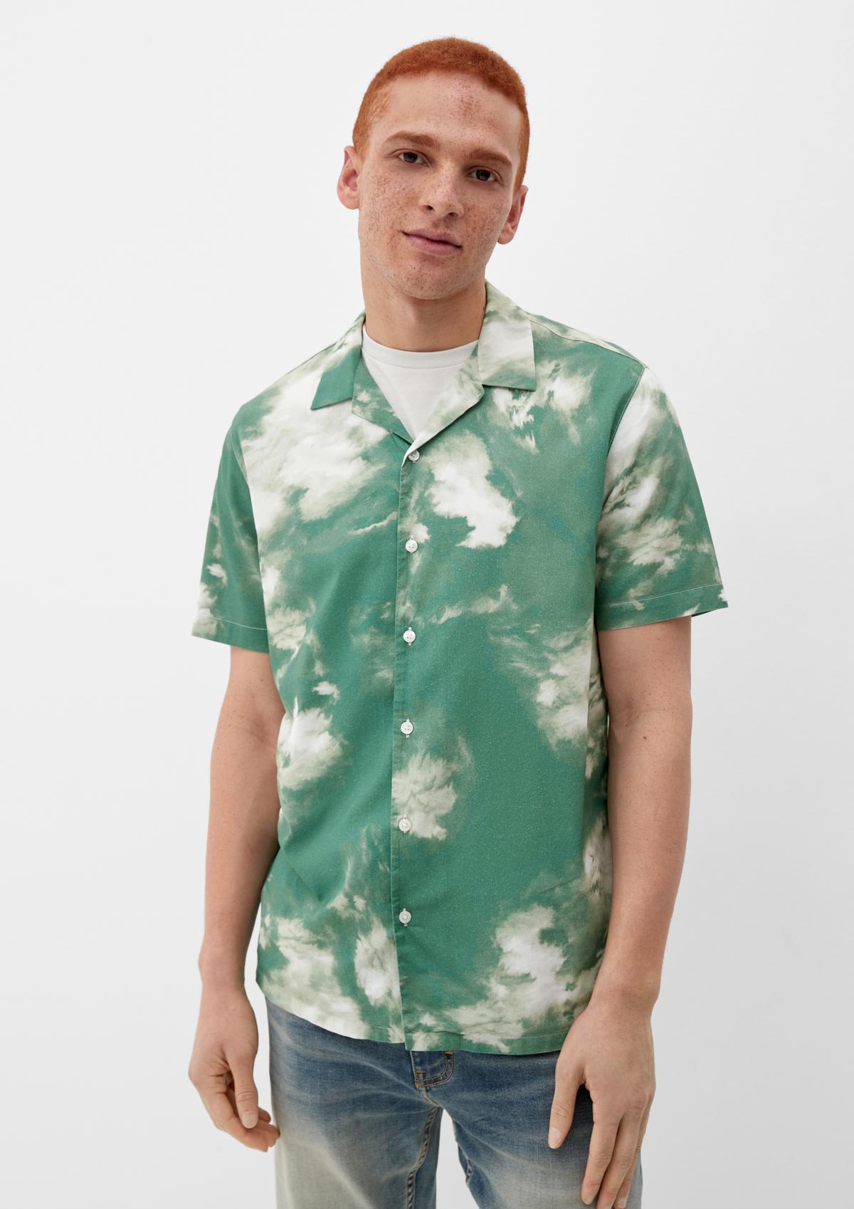 Short sleeve shirt with an print all-over green 