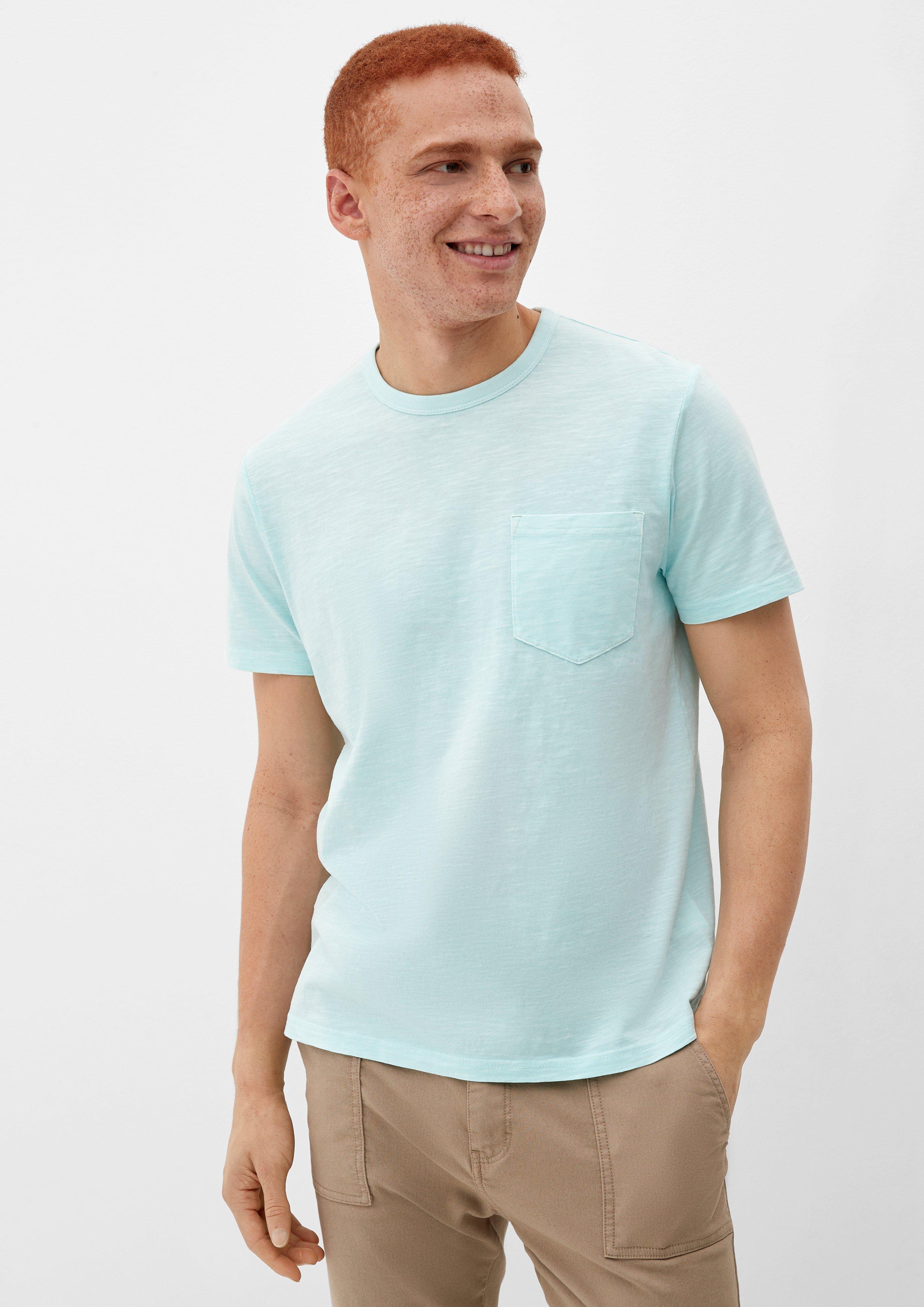 T-Shirt mit Brusttasche - pastelltürkis