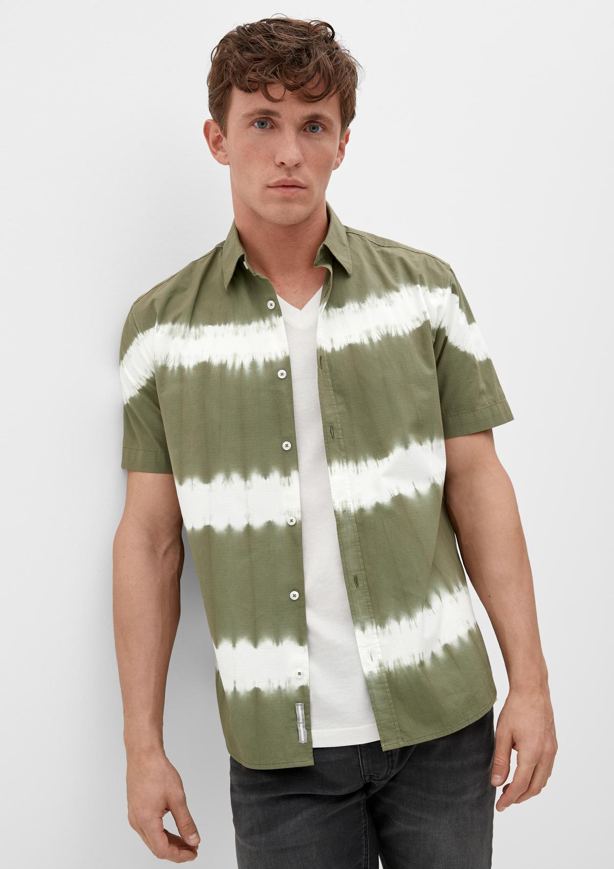Short sleeve shirt with a stripe pattern