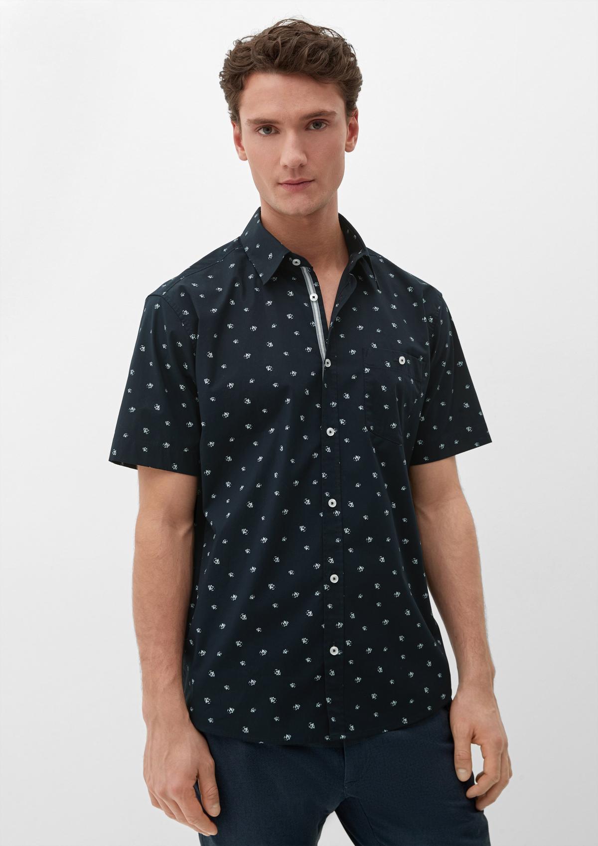 Short sleeve shirt with an all-over print