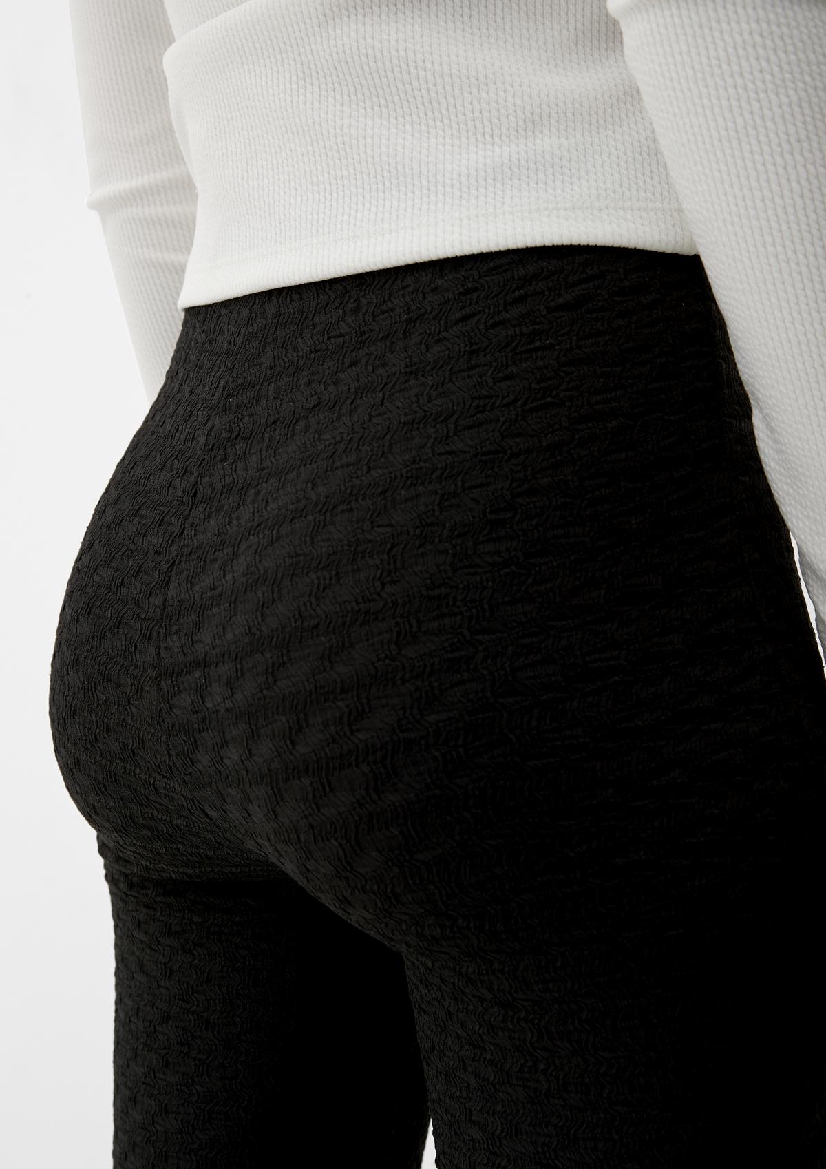 s.Oliver Regular: strukturované kalhoty s rozšířenými nohavicemi