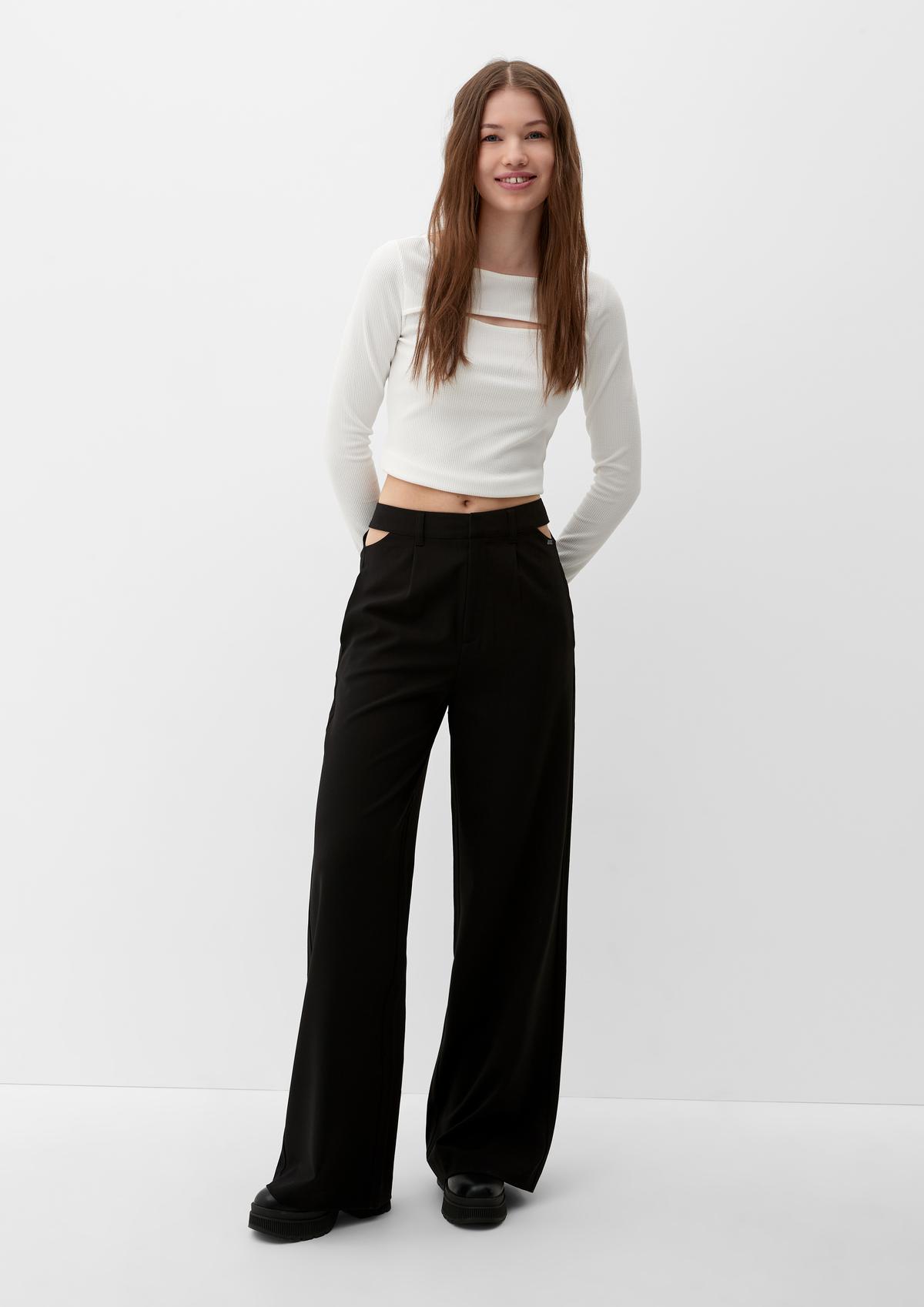 Loose fit: Trousers with cut-out - black