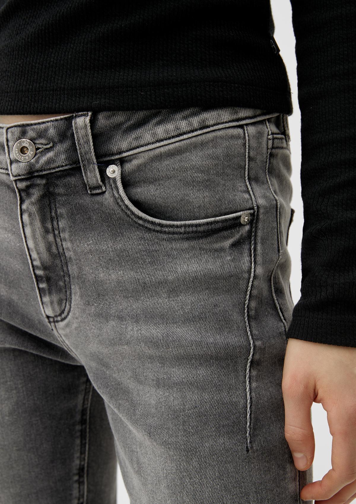 s.Oliver Slim: džínsy so spraným efektom
