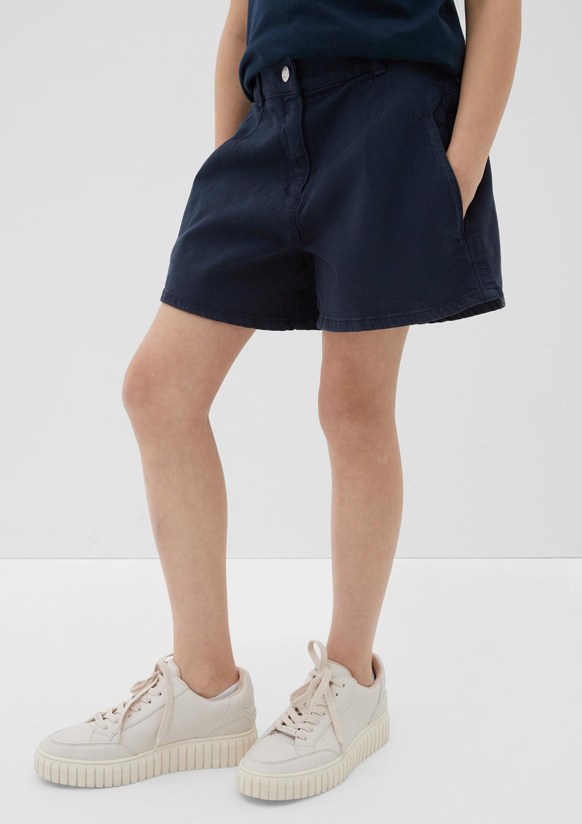 Loose fit: classic denim shorts