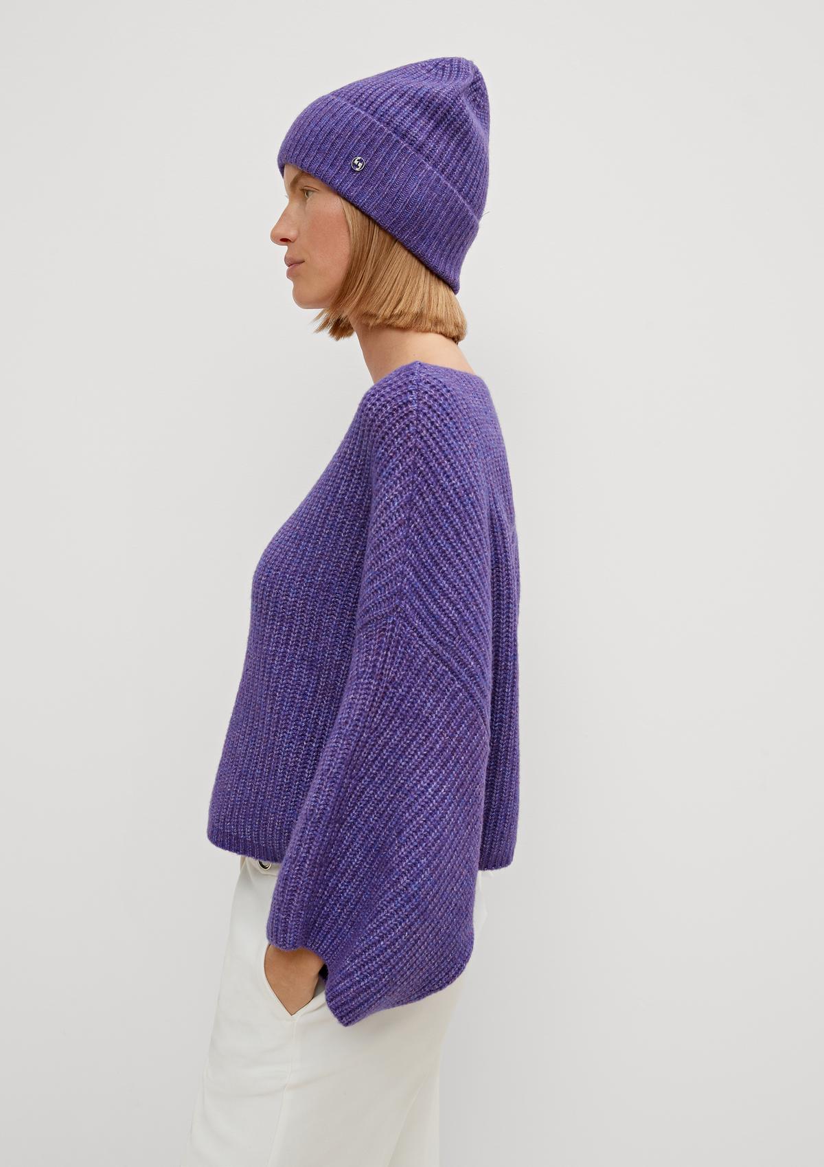 comma Knitted hat in a classic design