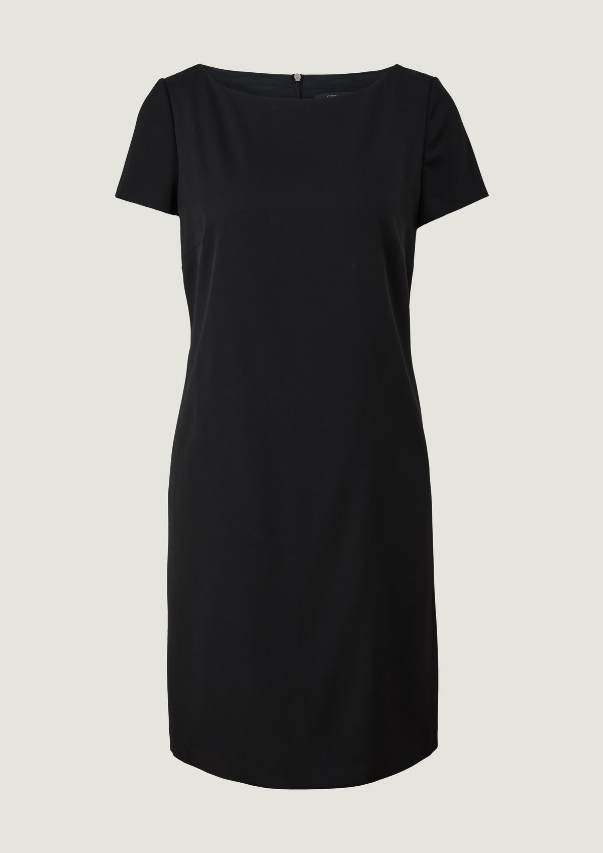 comma Short dress with a bateau neckline