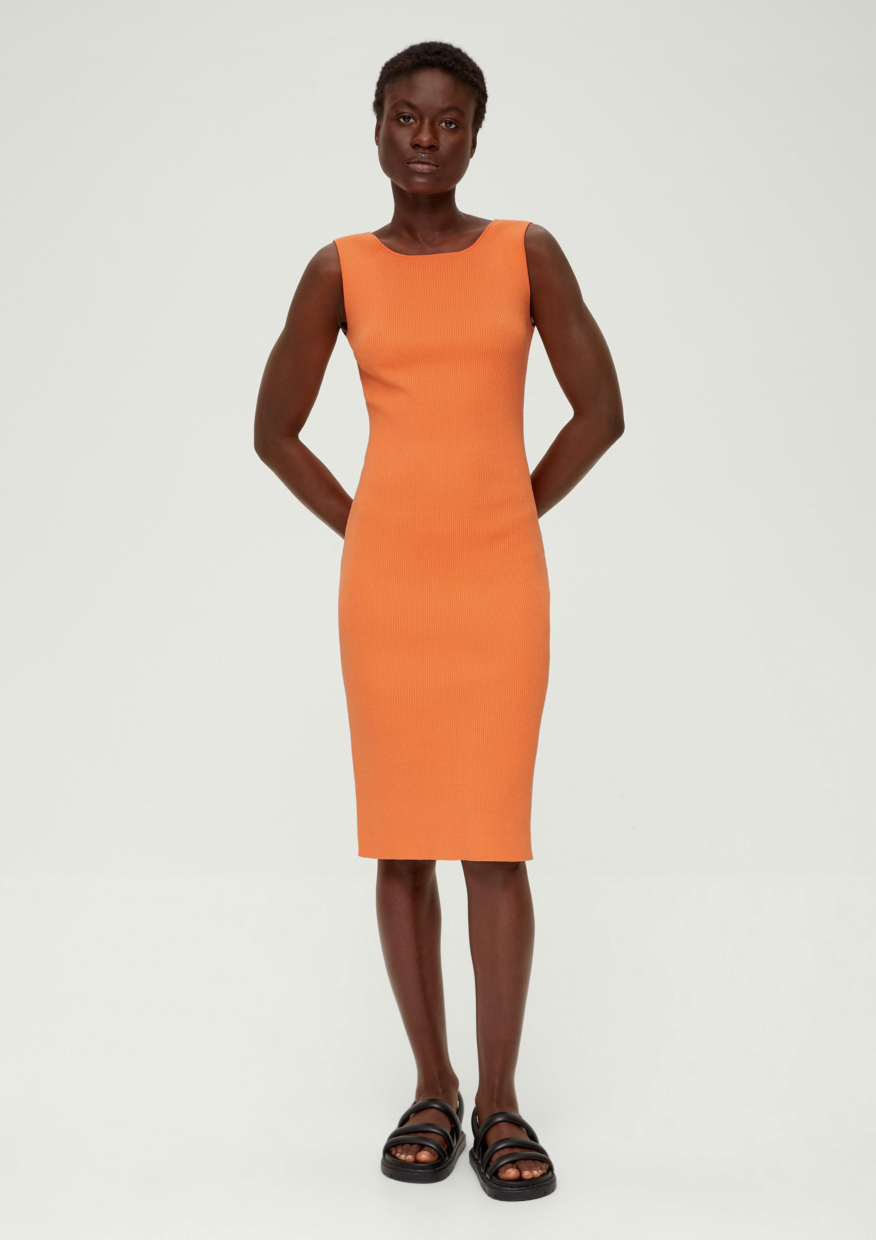 Sheath dress with a cut-out at the back - orange