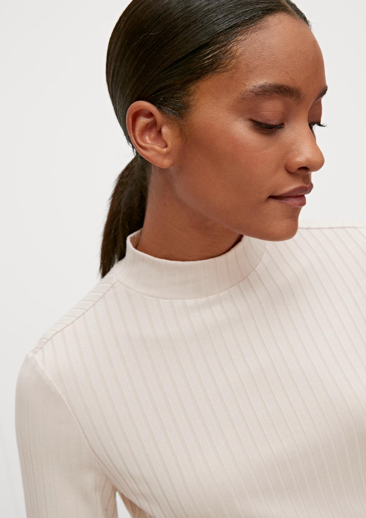 Long sleeve top with a ribbed texture - white