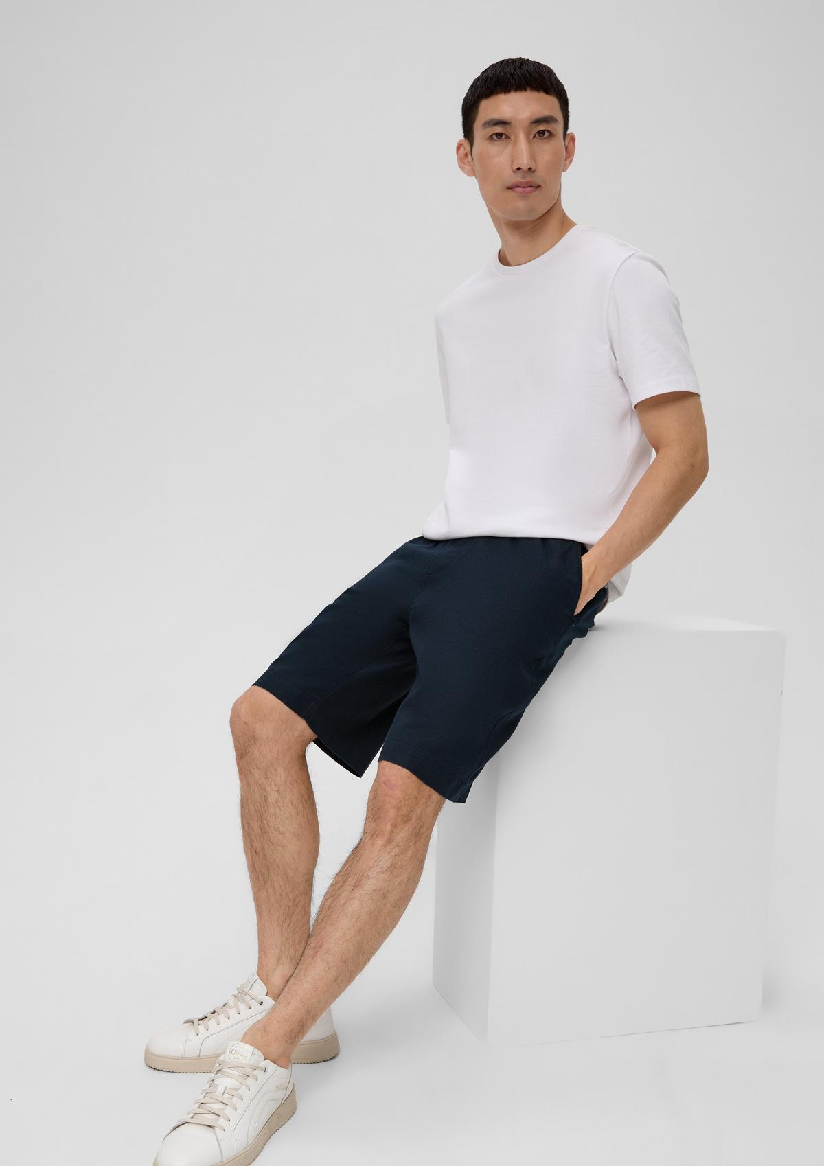 Bermuda shorts in blended linen