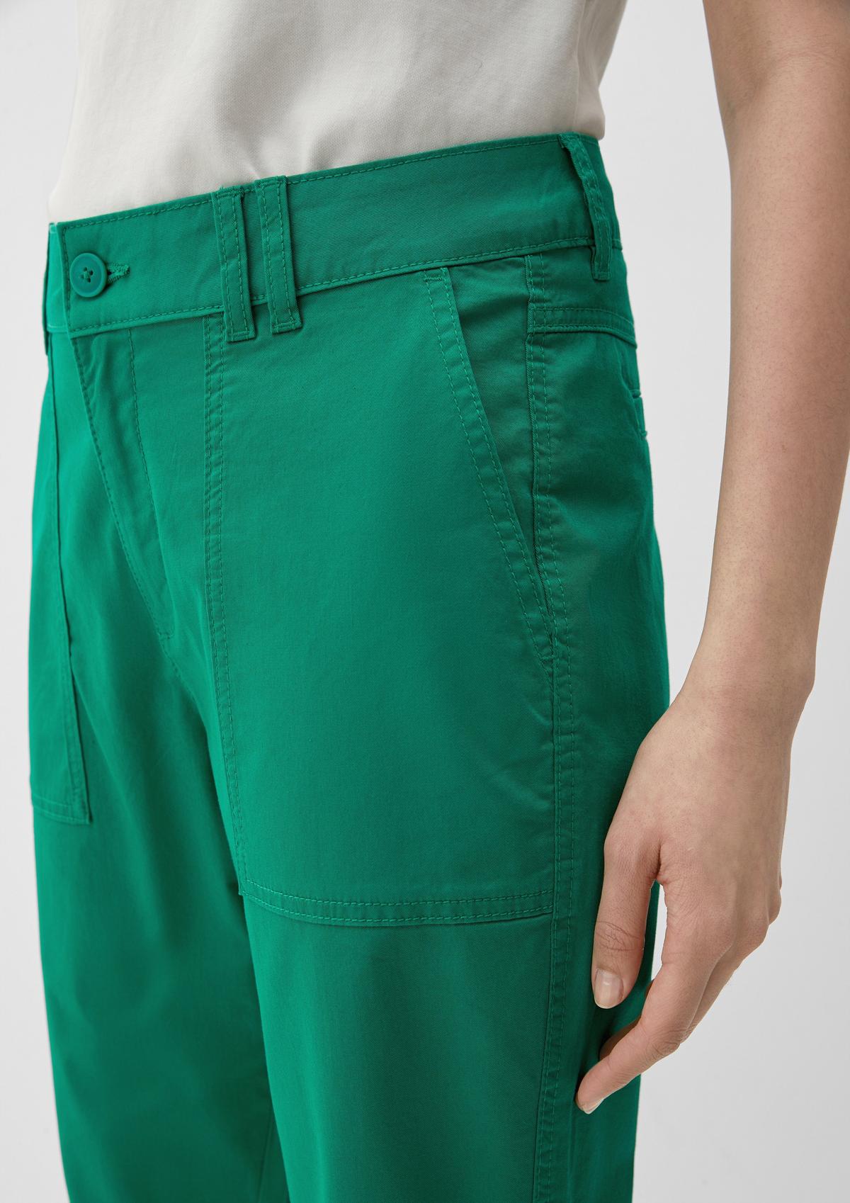 s.Oliver Relaxed: capri kalhoty s dvojitými poutky na opasek