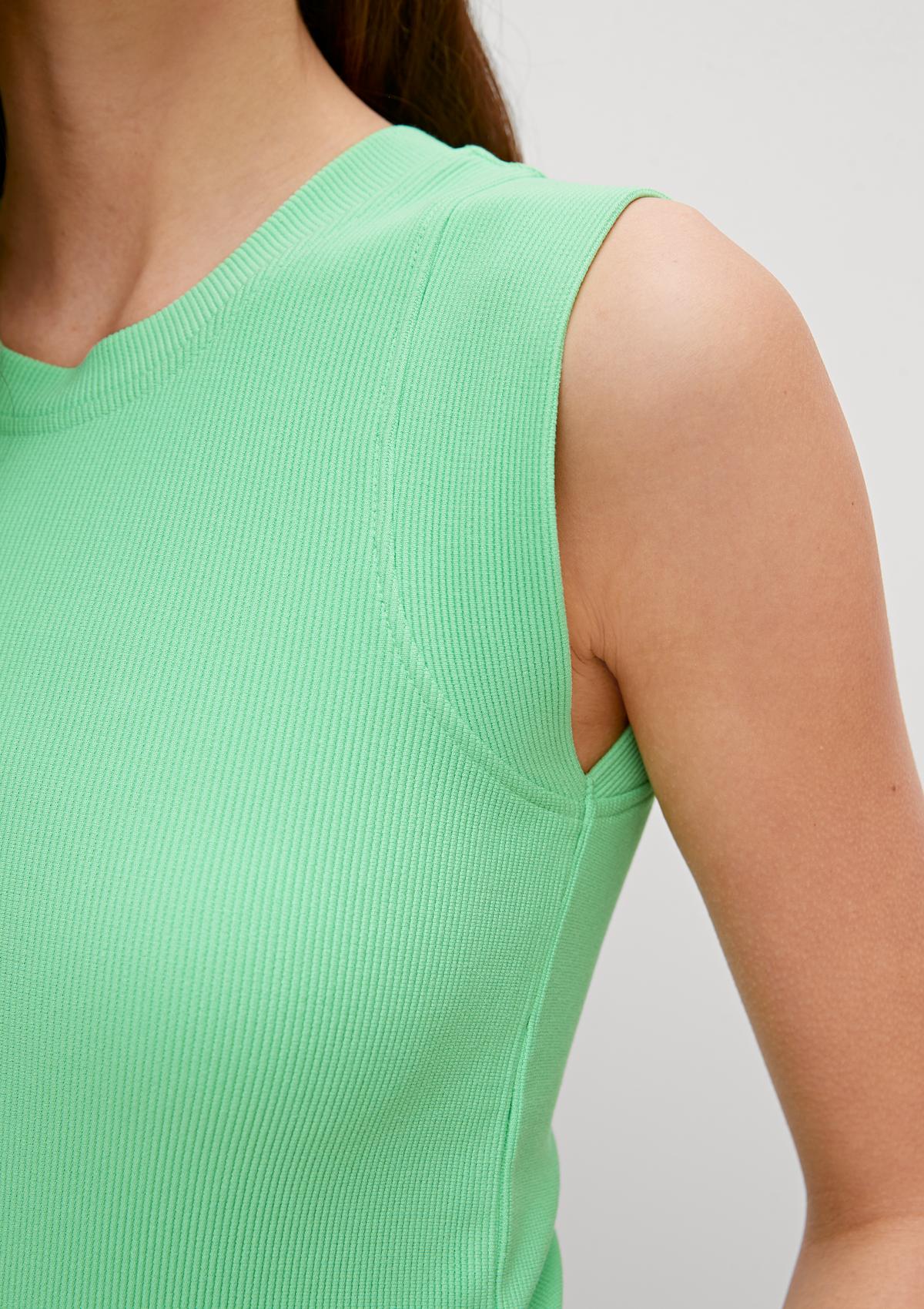 comma Top with a ribbed texture