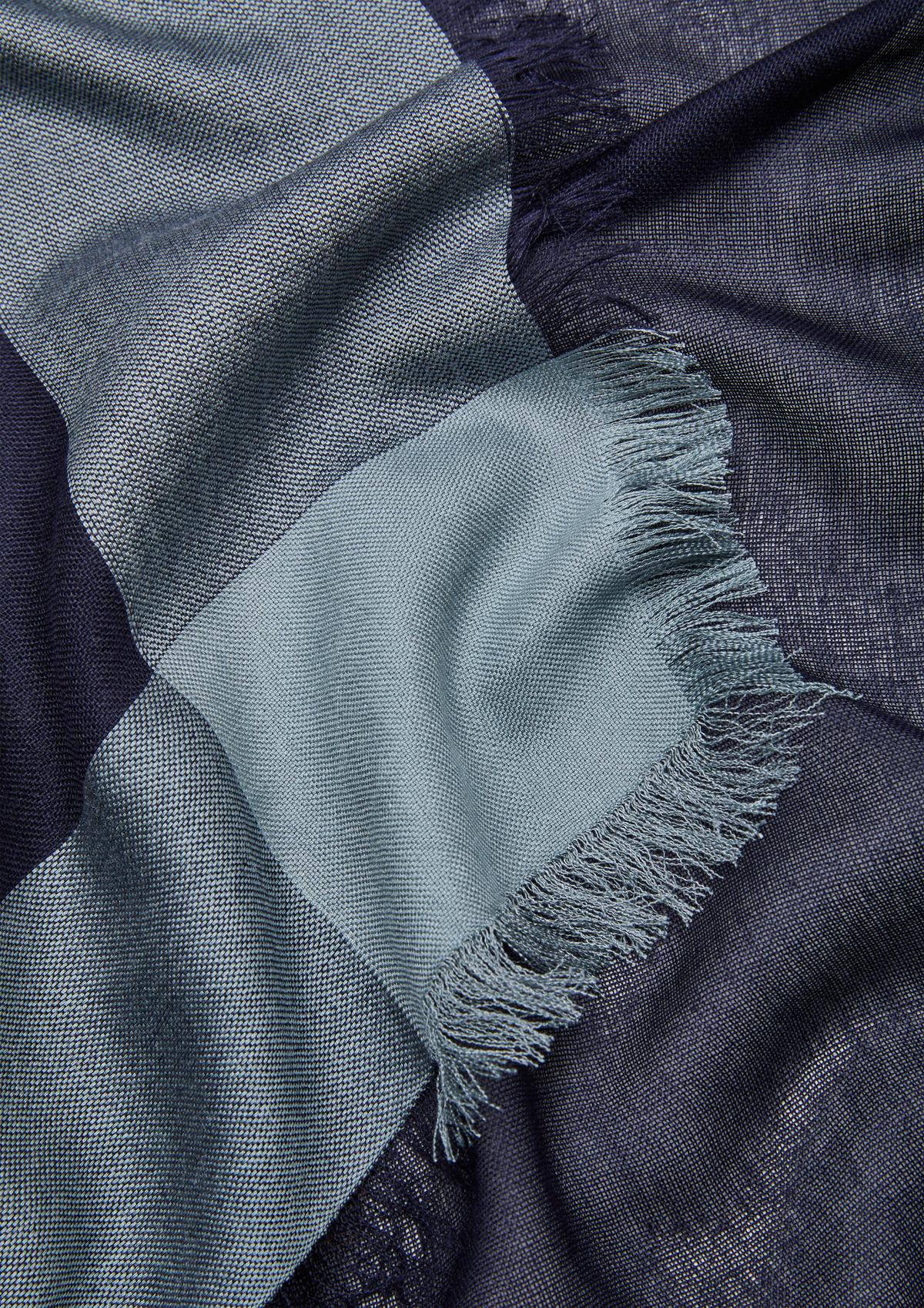 s.Oliver Viscose scarf in a two-tone look
