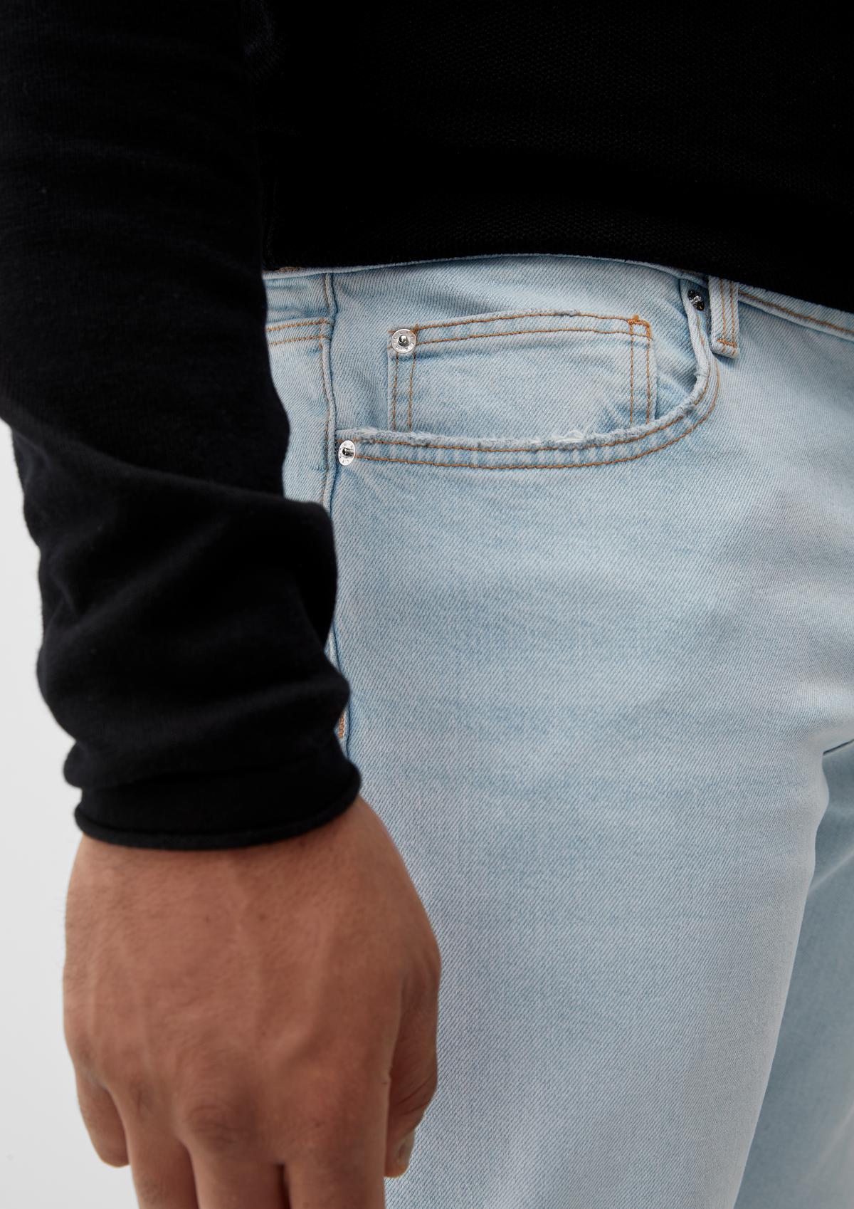 s.Oliver Regular: džínsy so spraným efektom