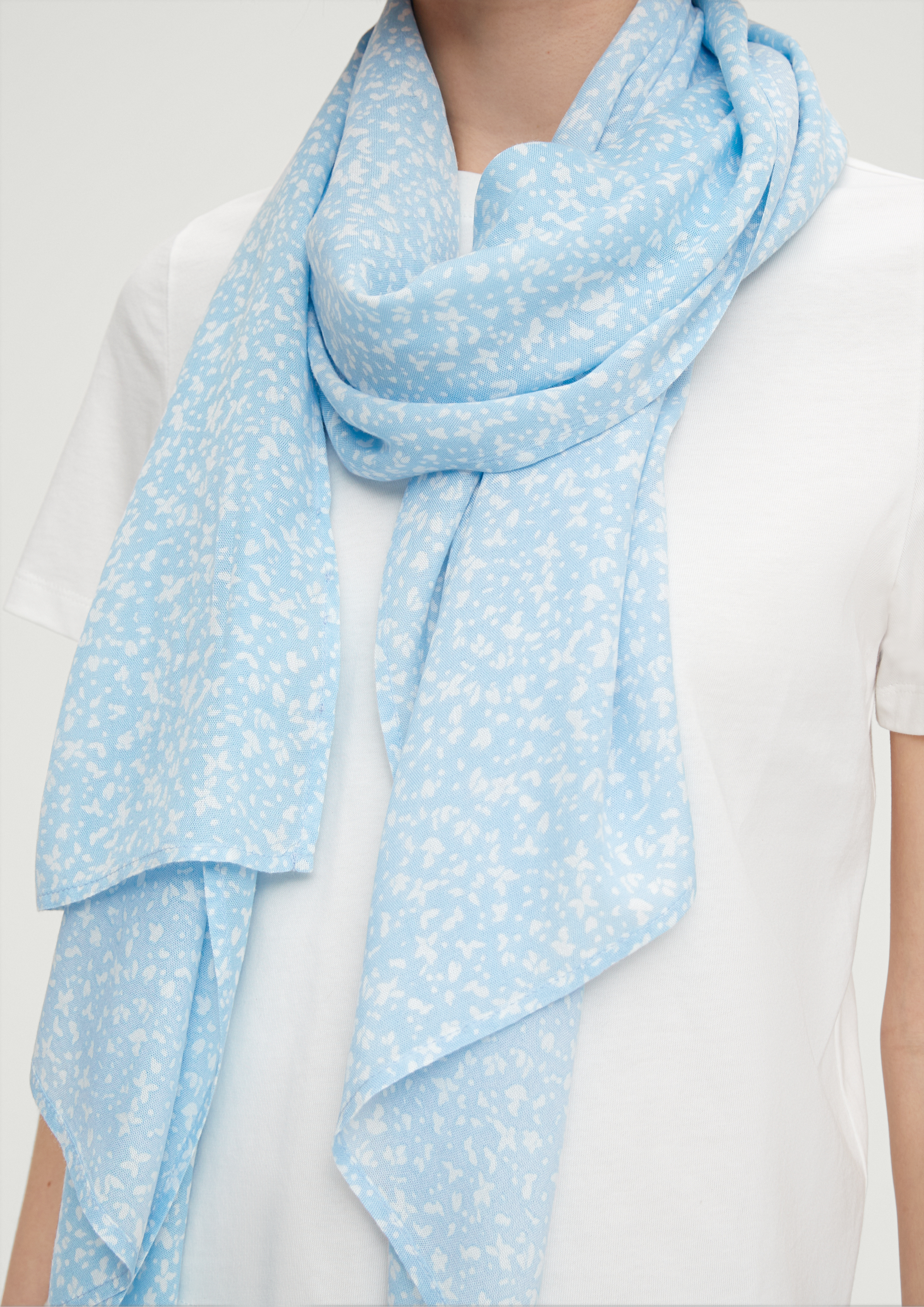 s.Oliver Viskoseschal mit floralem Muster