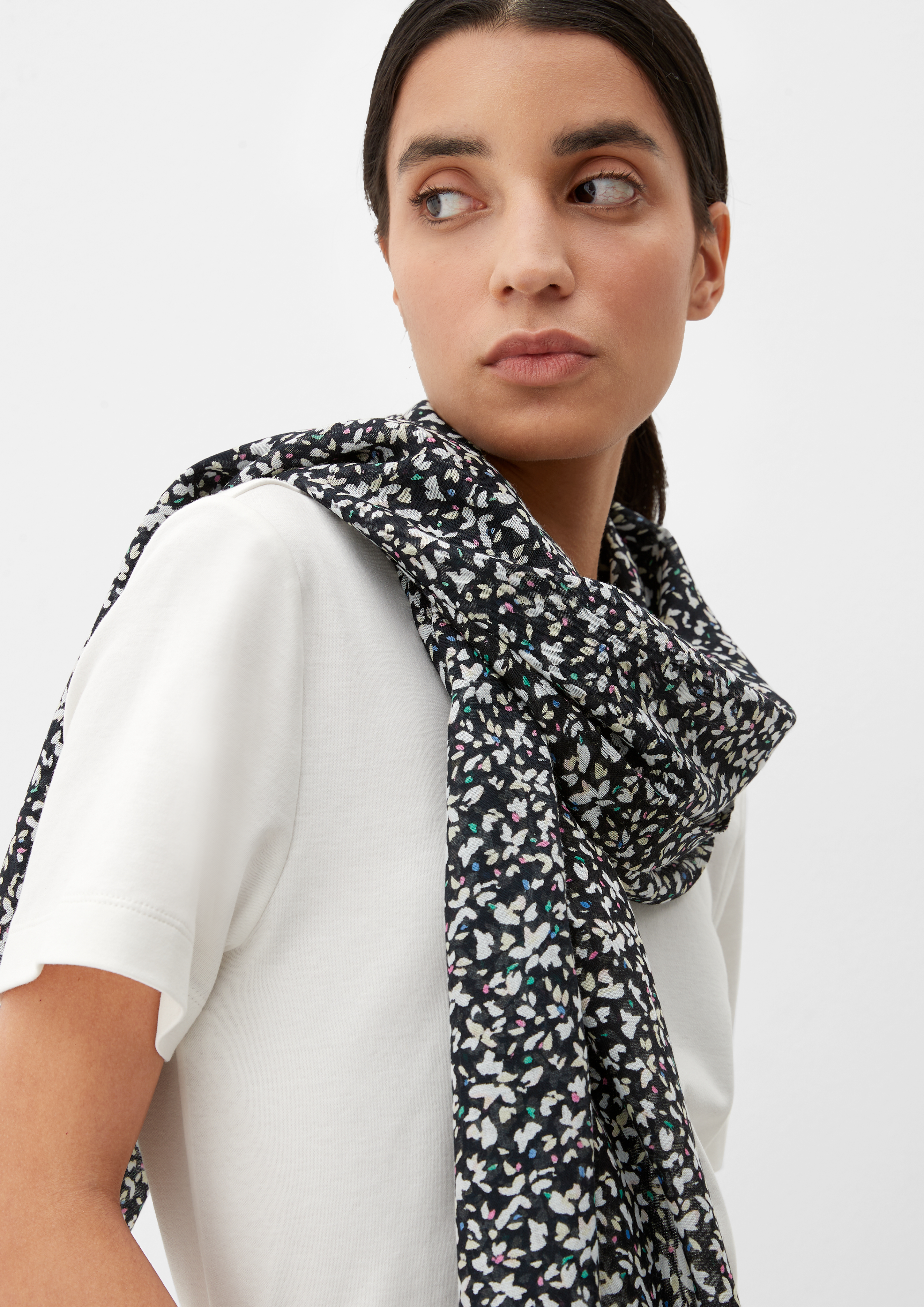 s.Oliver Viskoseschal mit floralem Muster