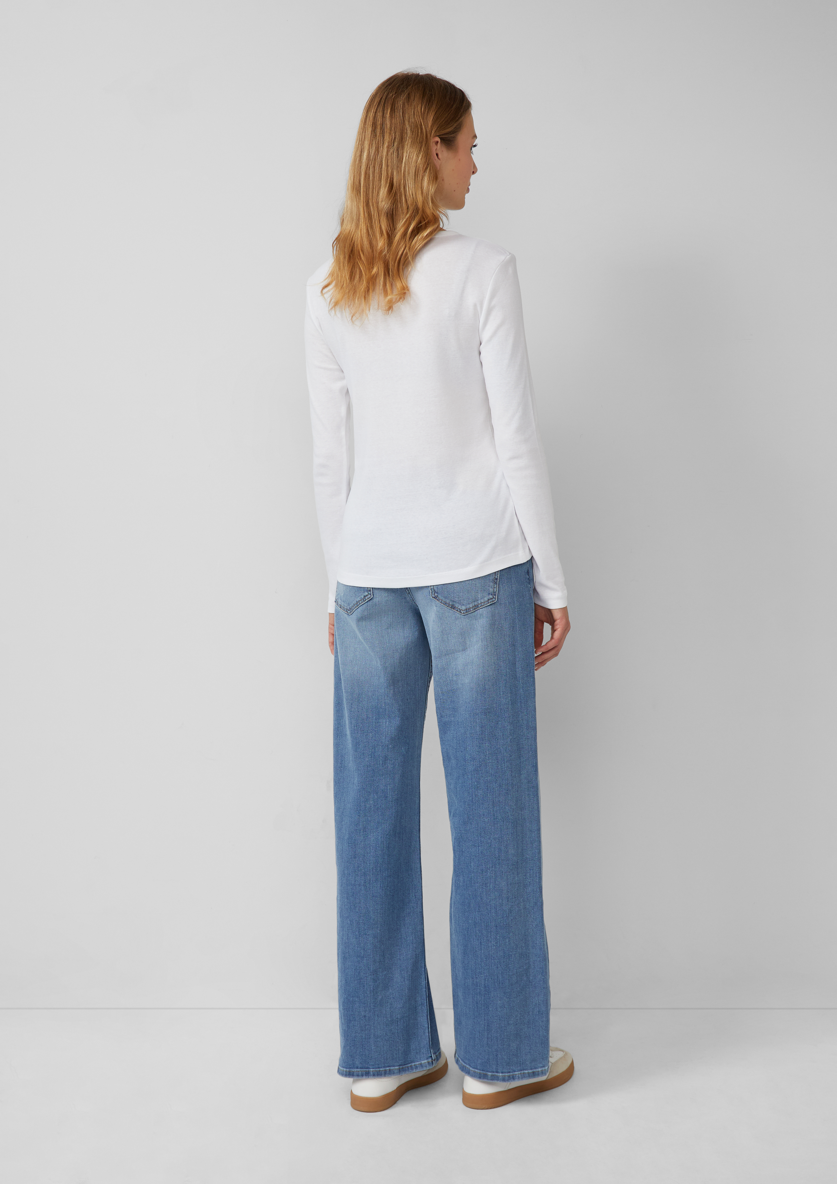 T-Shirt in 0100, 5959, 9999, 3902, 5141, 0805 & 6933