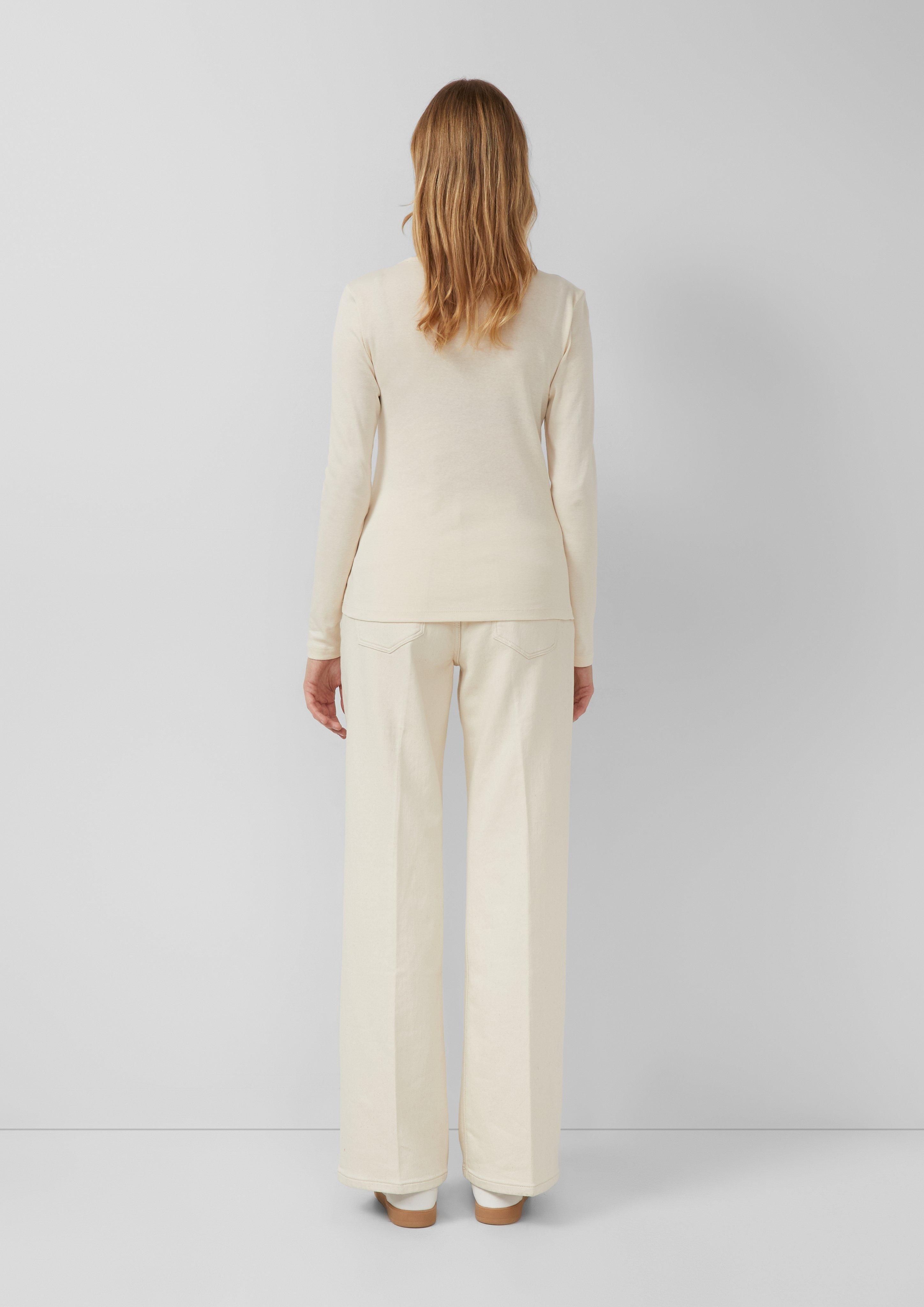 T-shirt in 0805, 7928, 5959, 0100, 9999, 3902, 5141 & 6933