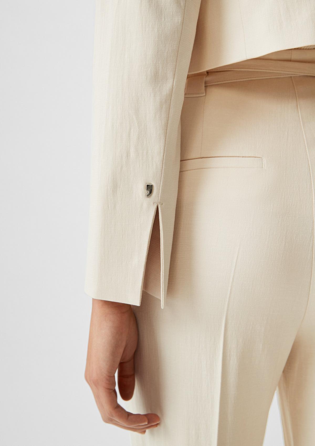 comma Short blazer in a boxy design