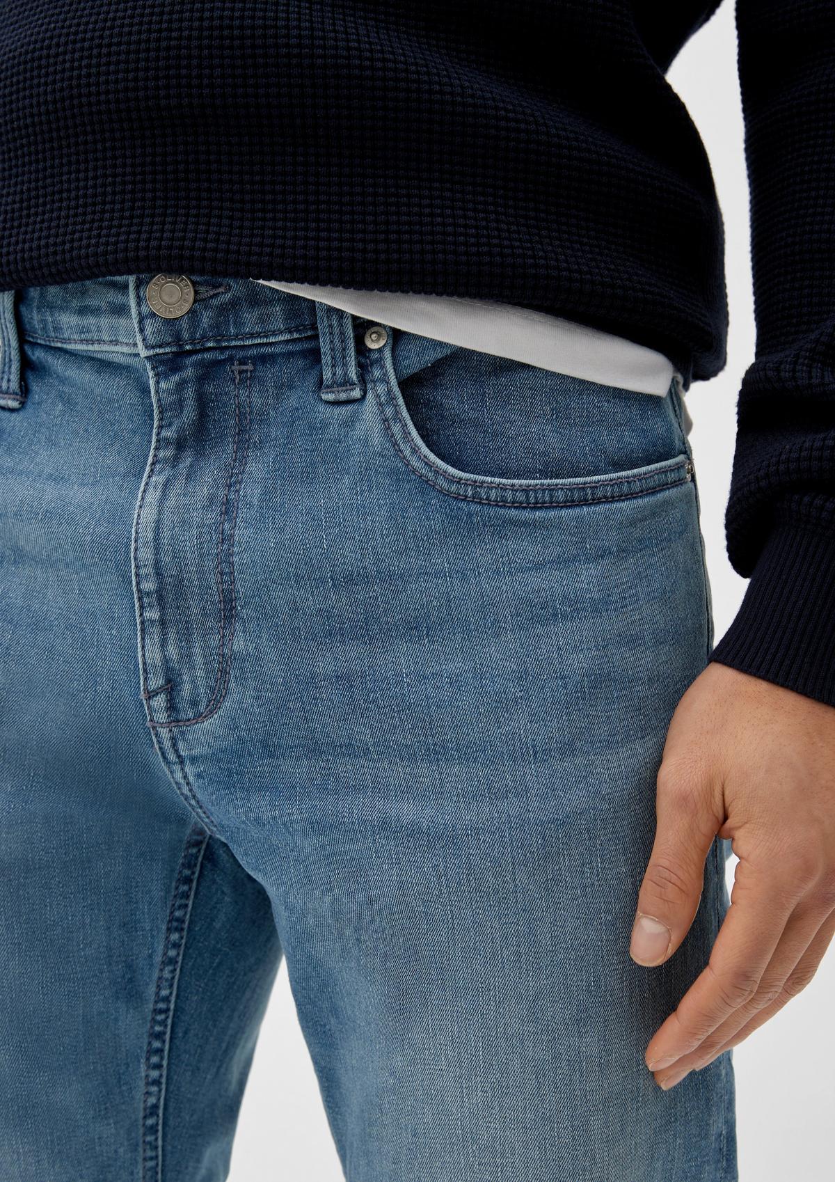s.Oliver Slim: džínsy v obnosenom vzhľade