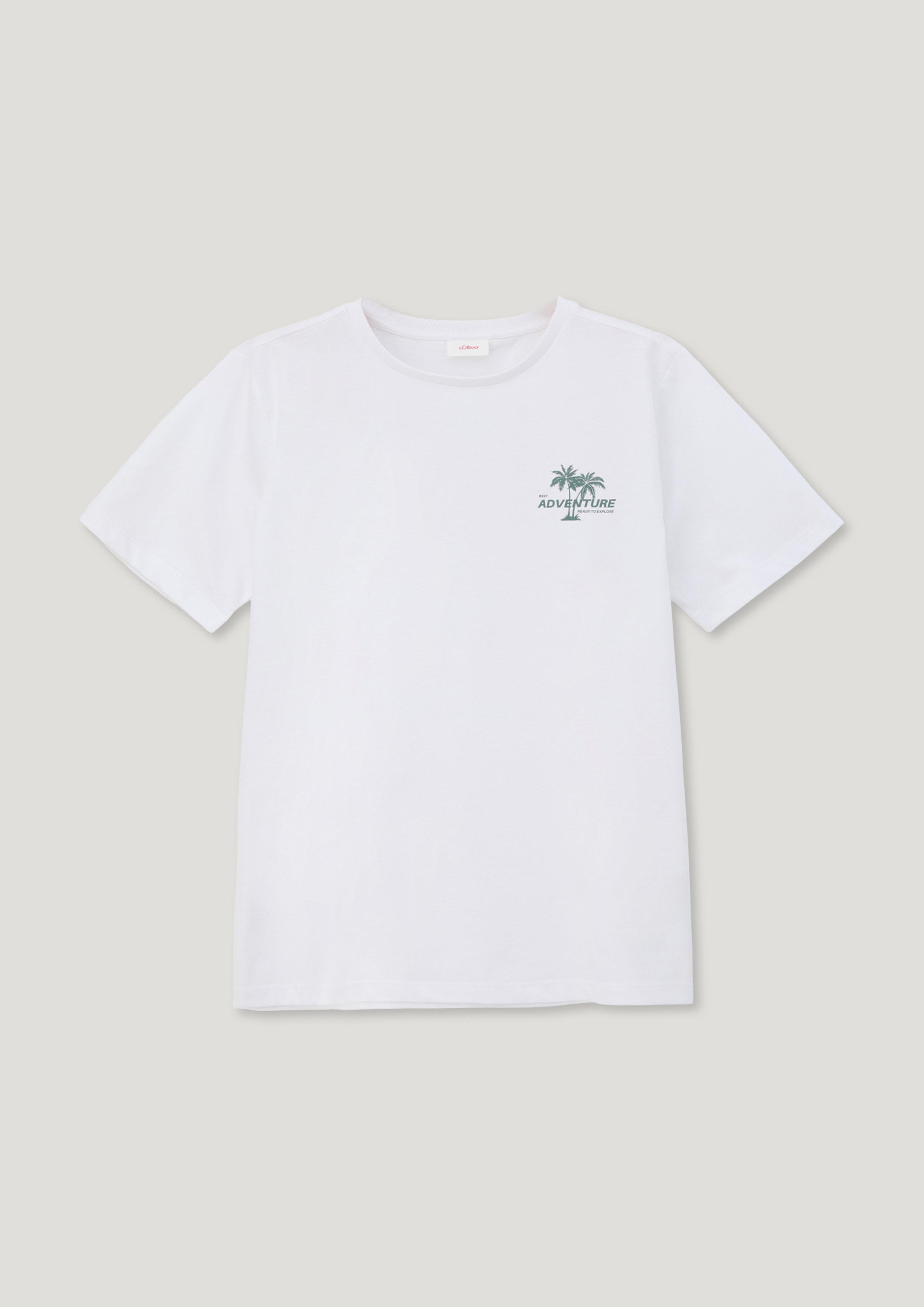 - white T-Shirt