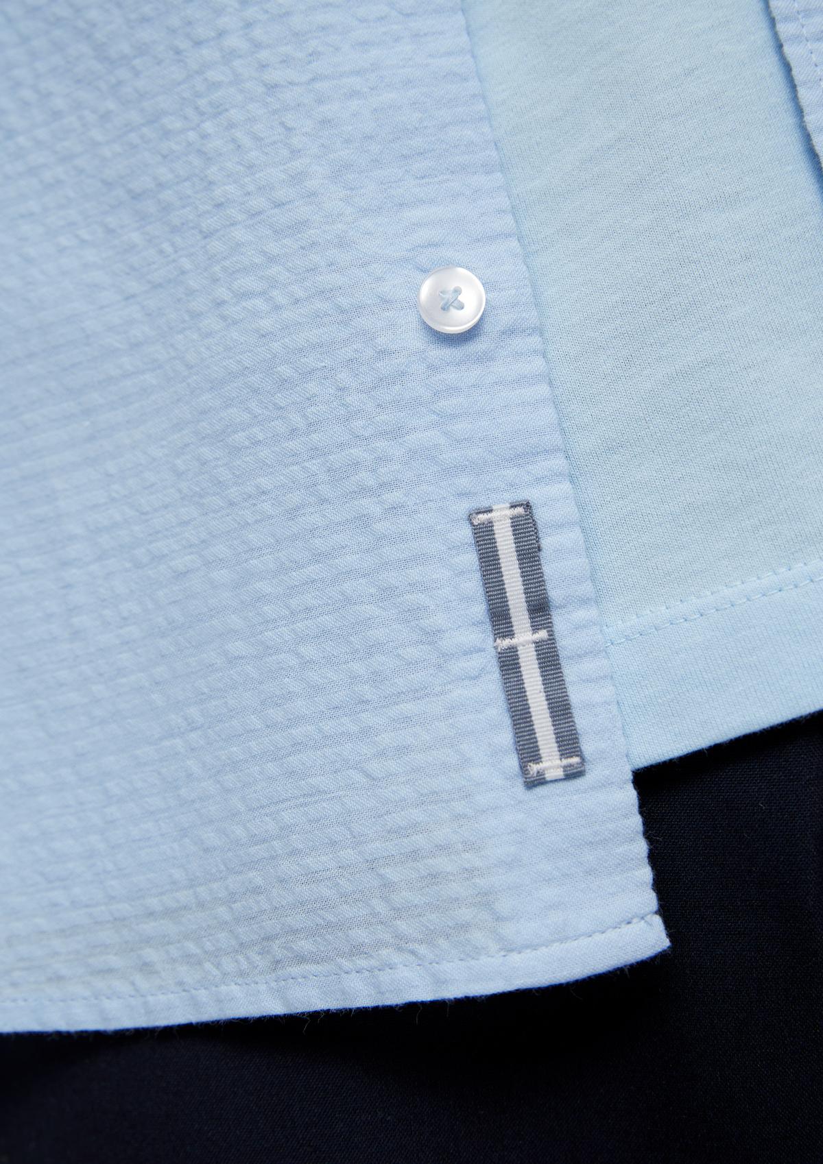 s.Oliver Regular: košeľa s krátkym rukávom v pruhovanom dizajne