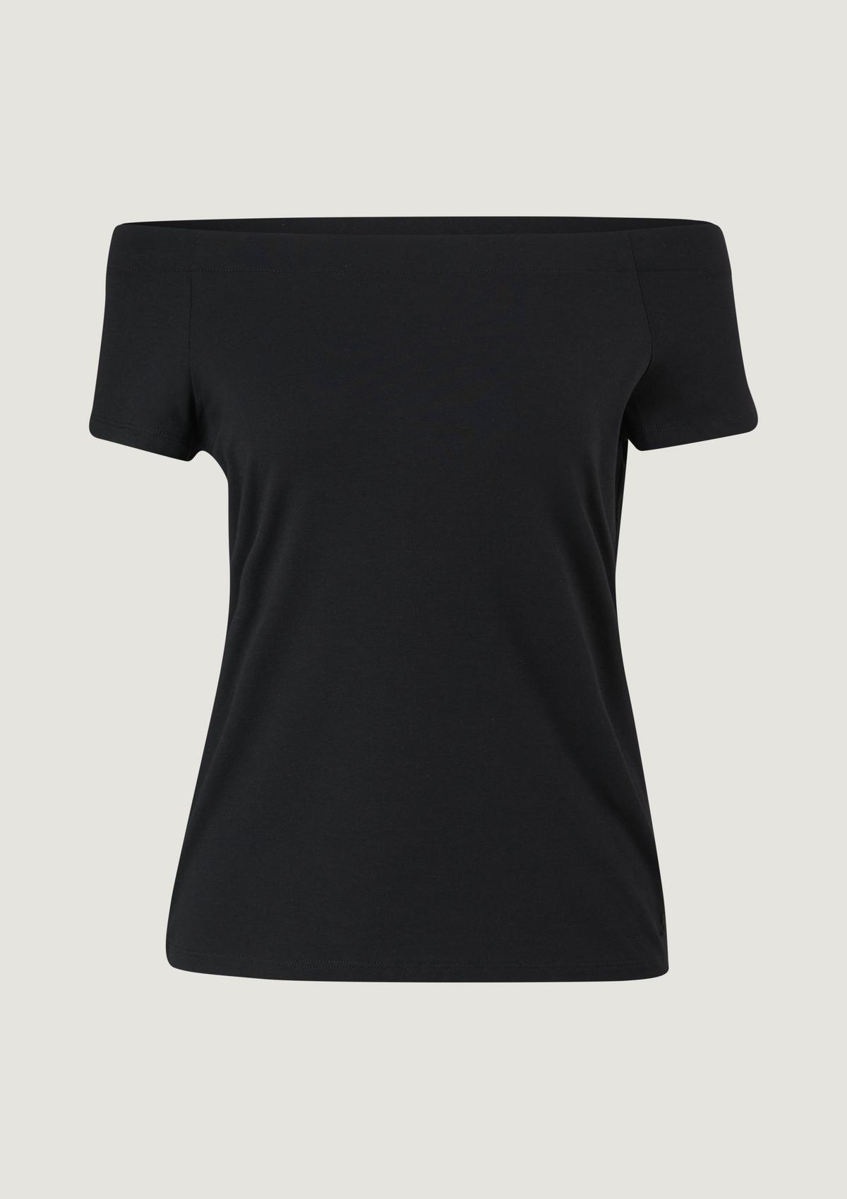 comma T-shirt in an off-the-shoulder style