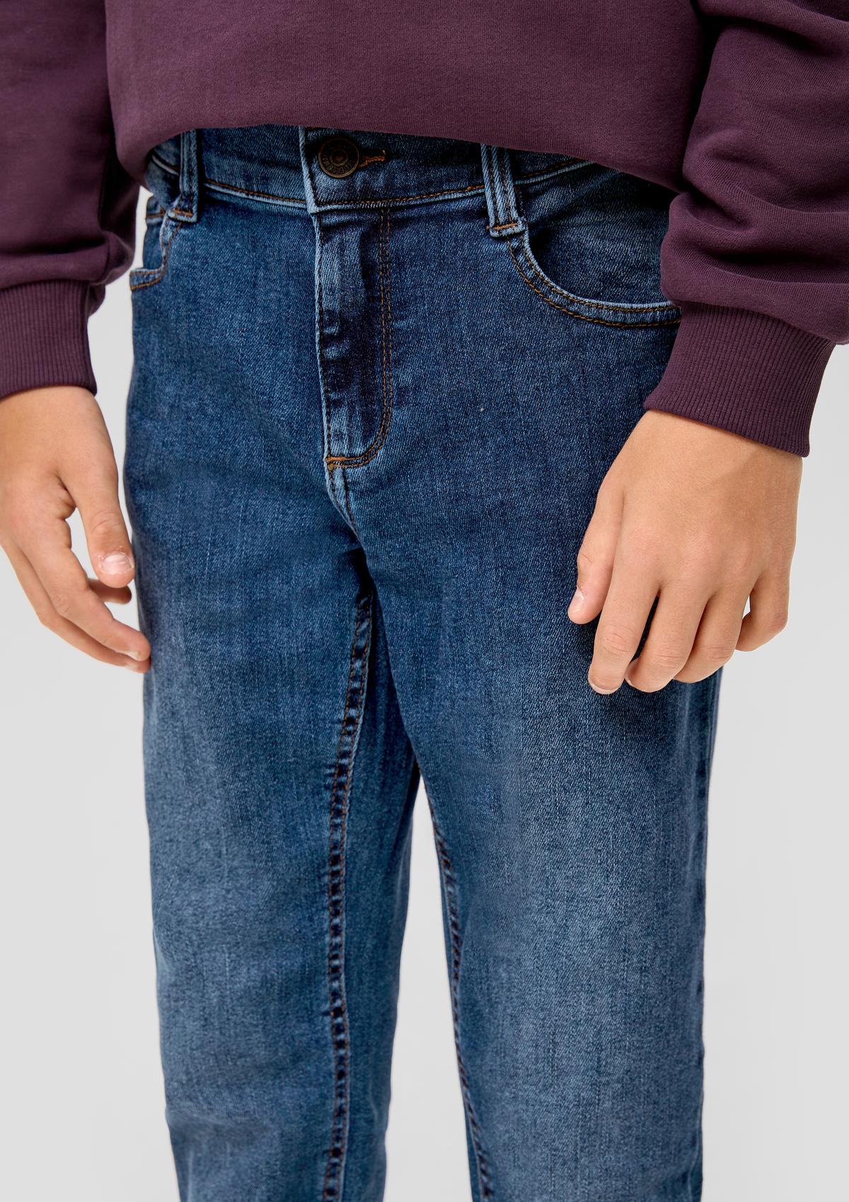 s.Oliver Jeans hlače Seattle / kroj Slim Fit / Mid Rise / oprijete hlačnice