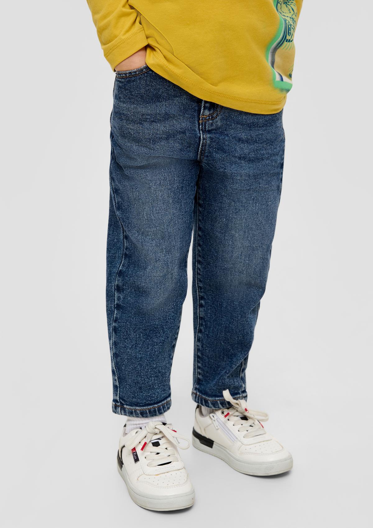 Jeans Dad / Relaxed Fit / Mid Rise / Tapered Leg