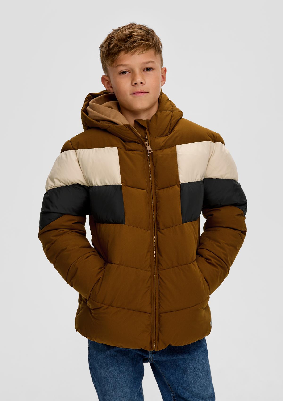 Prošivena jakna u colour blocking stilu