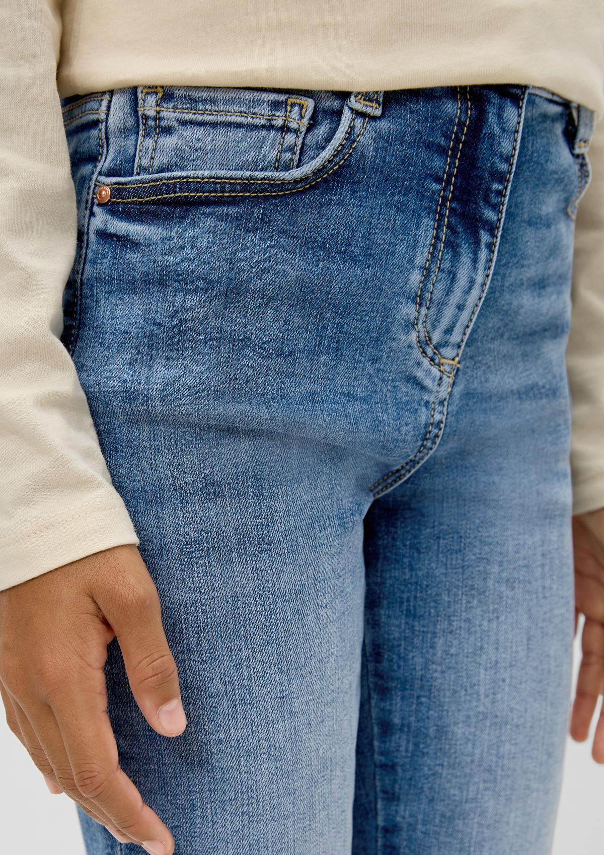 s.Oliver Suri: džíny s vysokým pasem a úzkými nohavicemi
