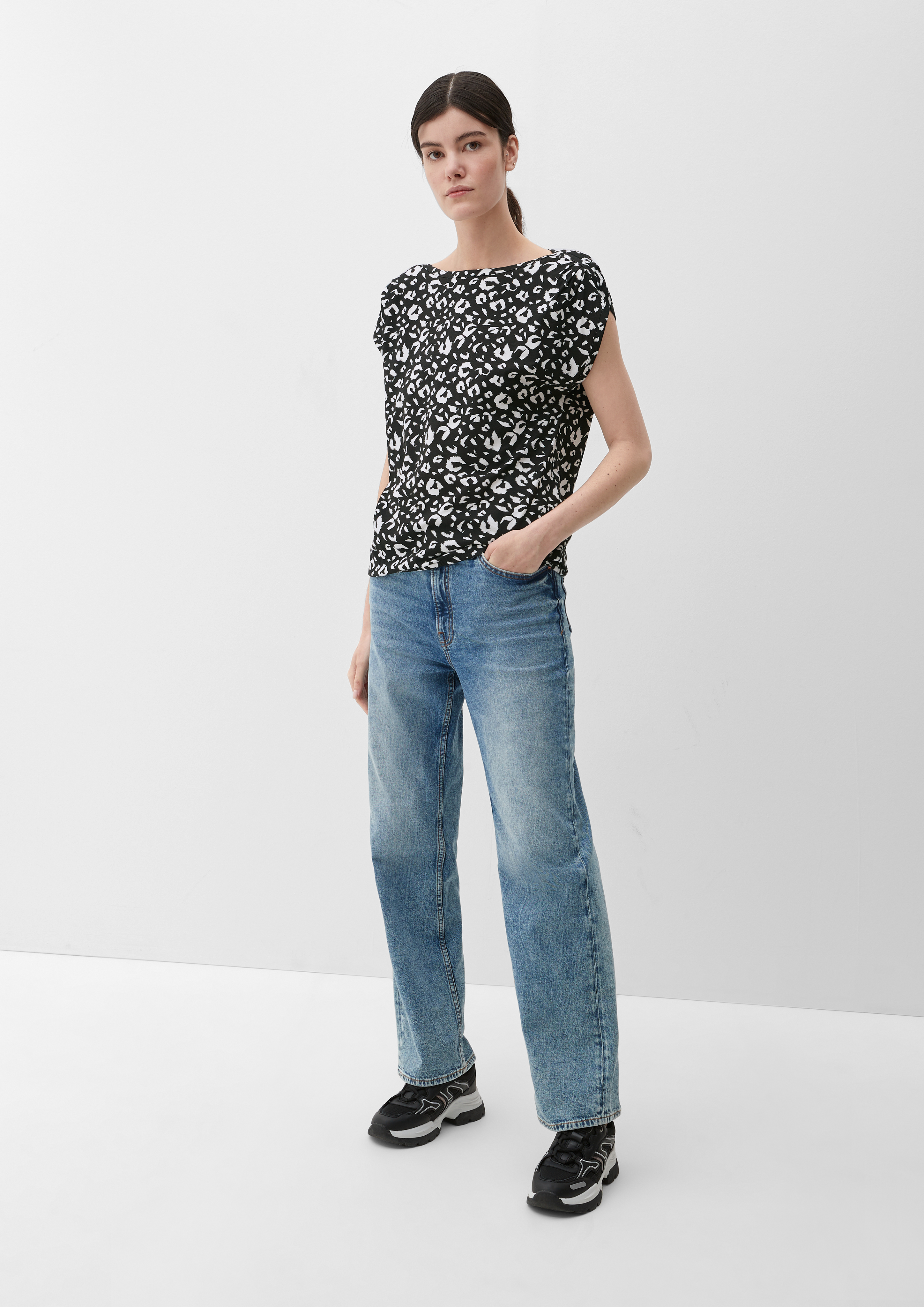 T-Shirt in 99A6 & 59B6