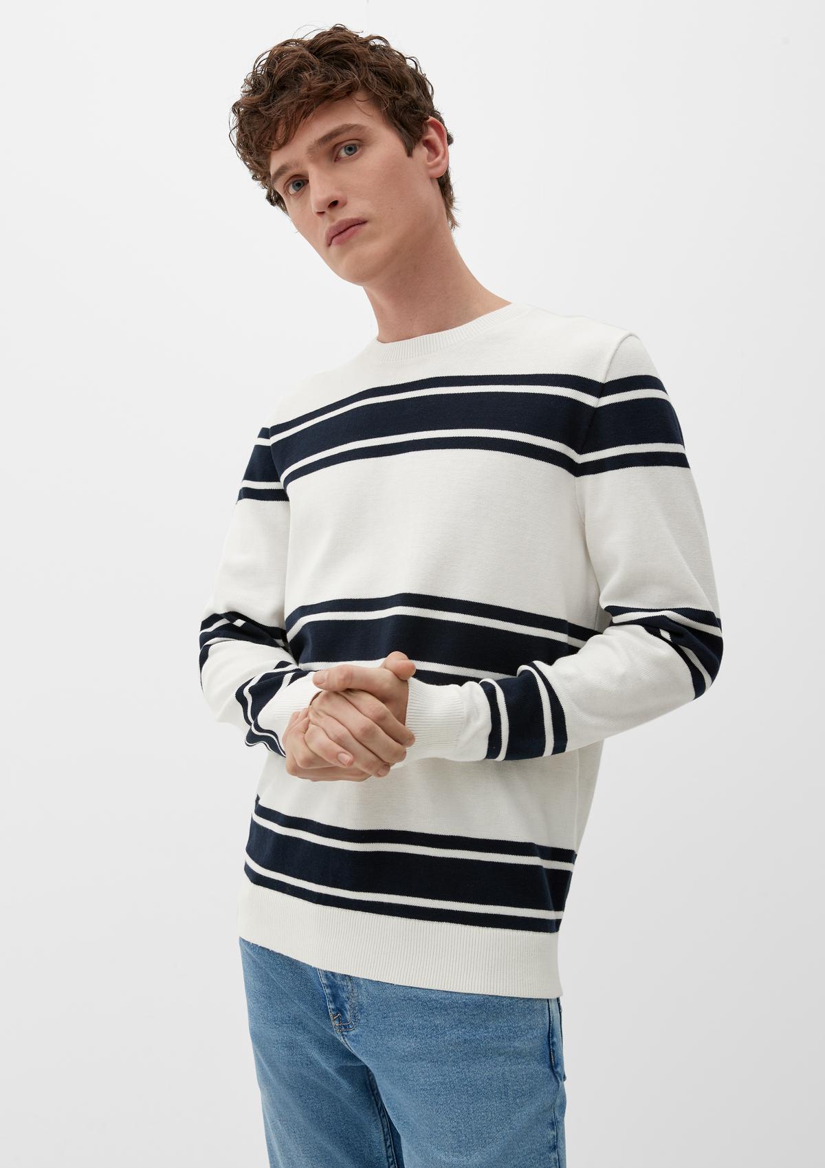 Knitted jumper made of cotton
