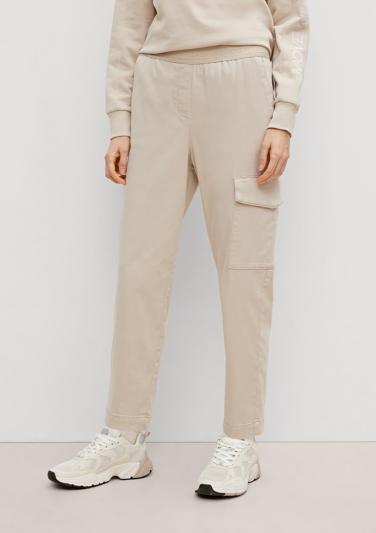 comma Relaxed: cargo trousers with an elasticated waistband
