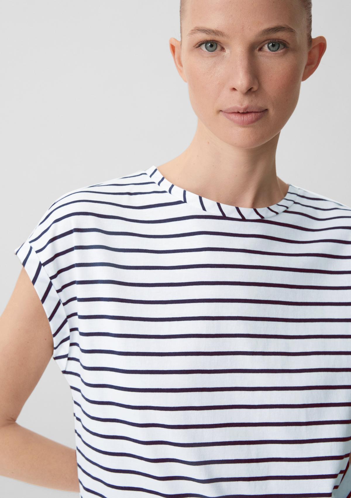 comma Striped top made of blended modal