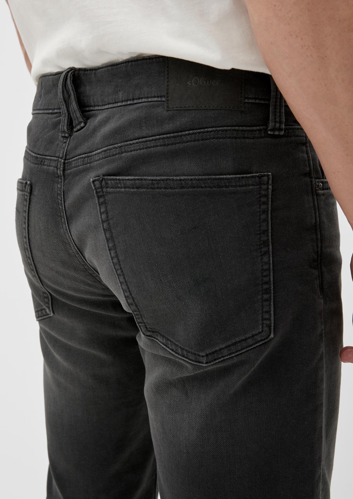 s.Oliver Kratke hlače iz jeansa / kroj Regular Fit / Mid Rise / ravne hlačnice