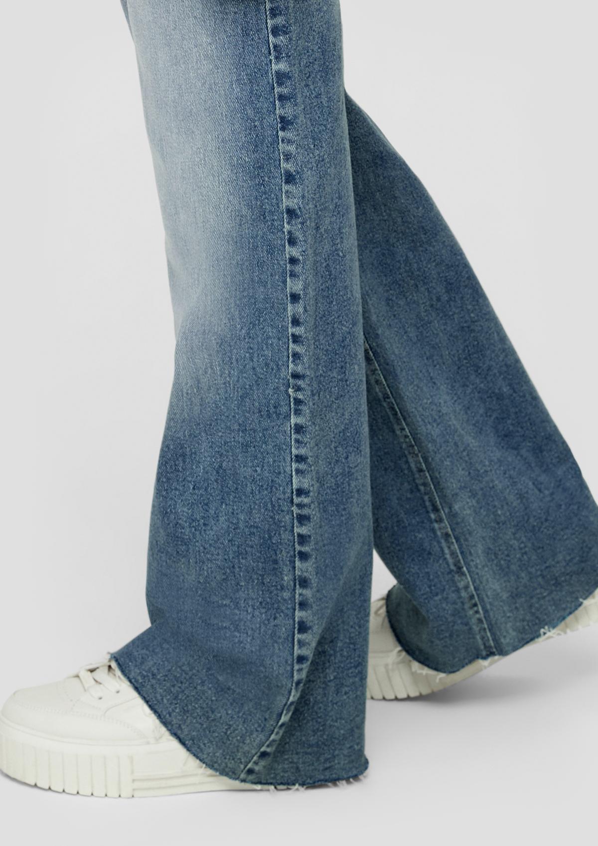 s.Oliver Jeans / Regular Fit / Super High Rise / Wide Leg / asymmetrischem Bund