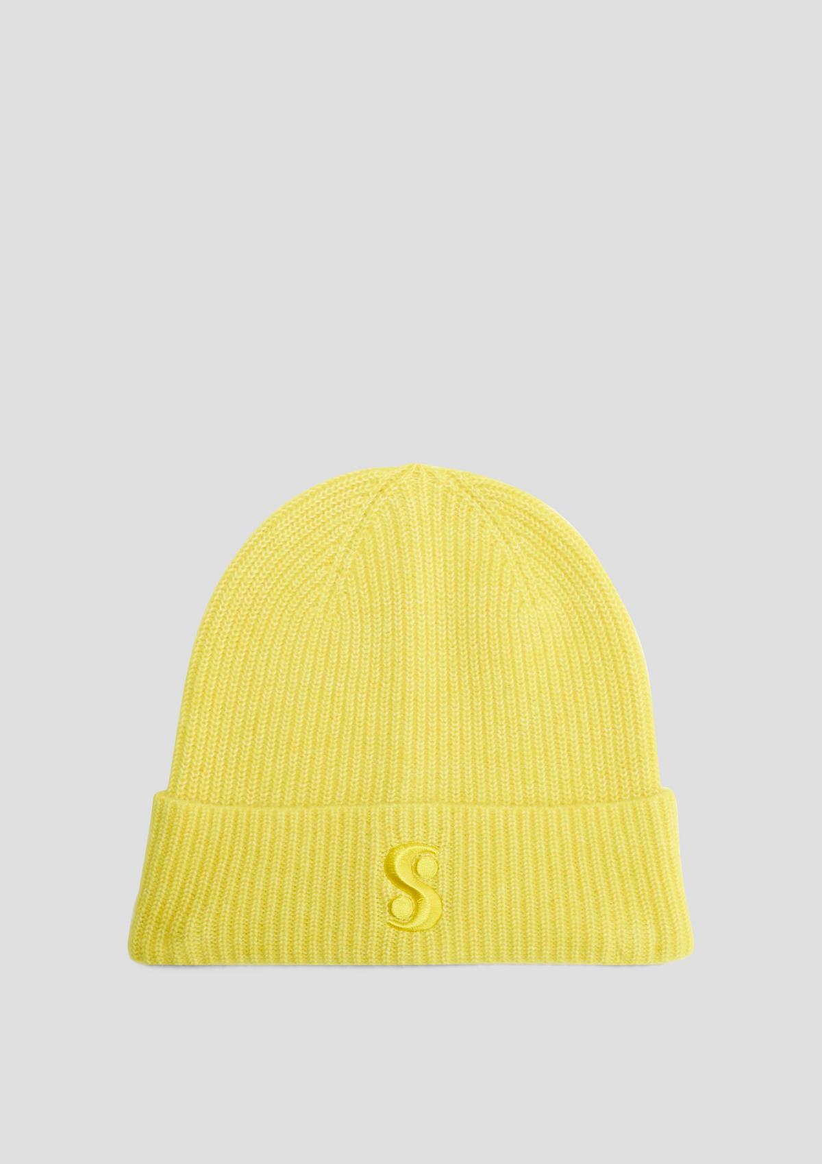 Knitted hat with logo embroidery