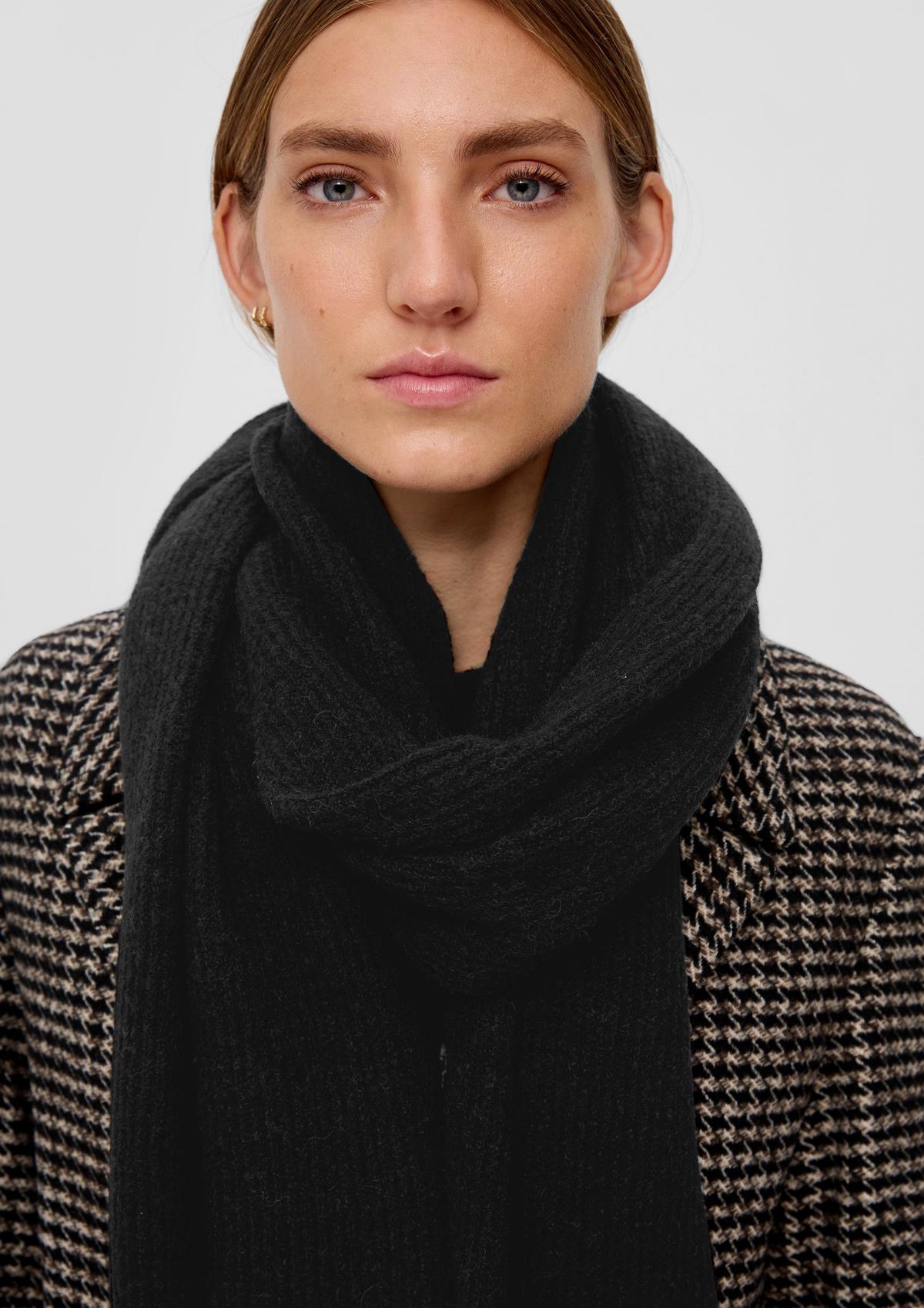 s.Oliver Knitted scarf with a percentage of wool